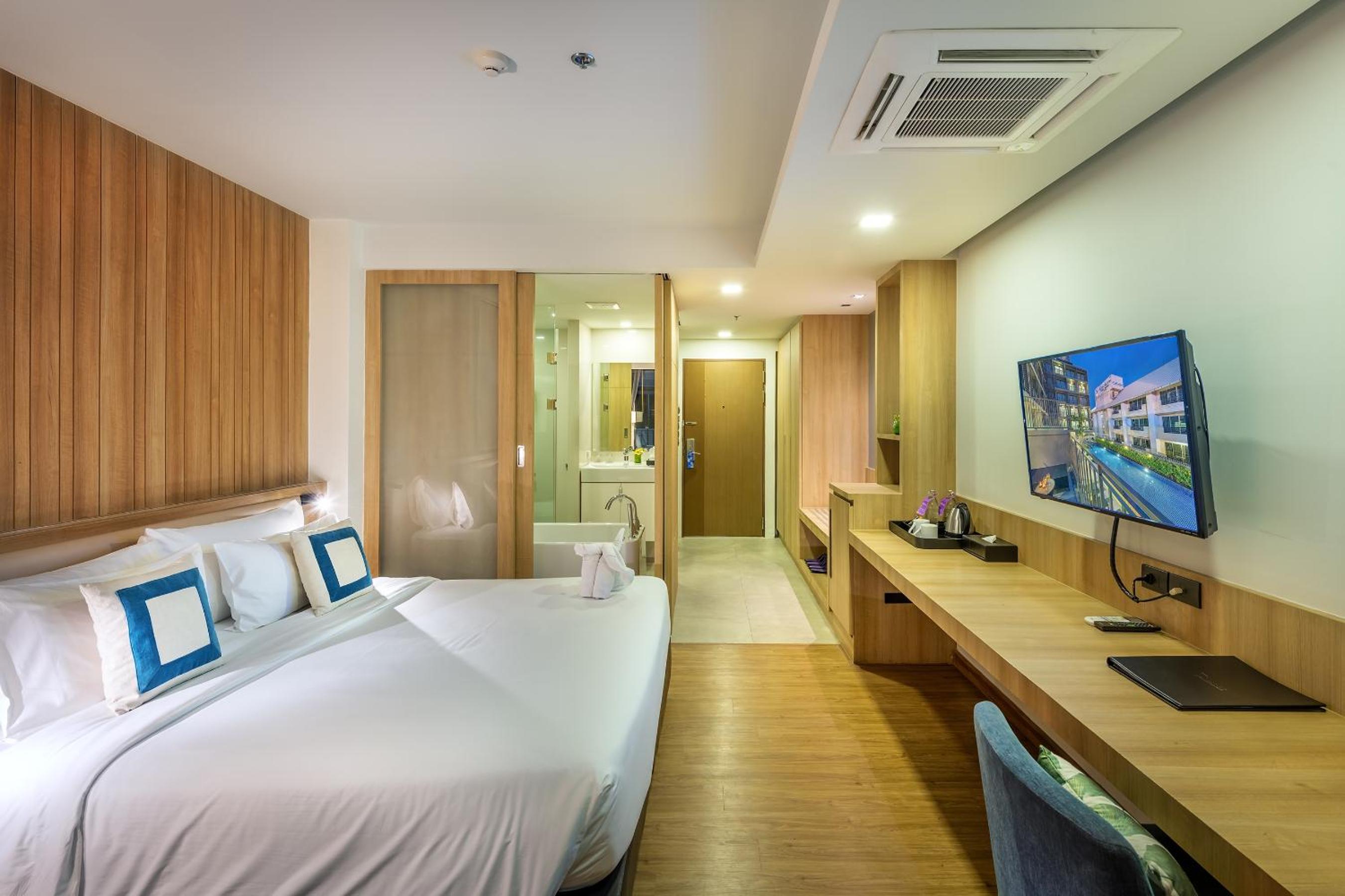 Studio Suite with Pool View