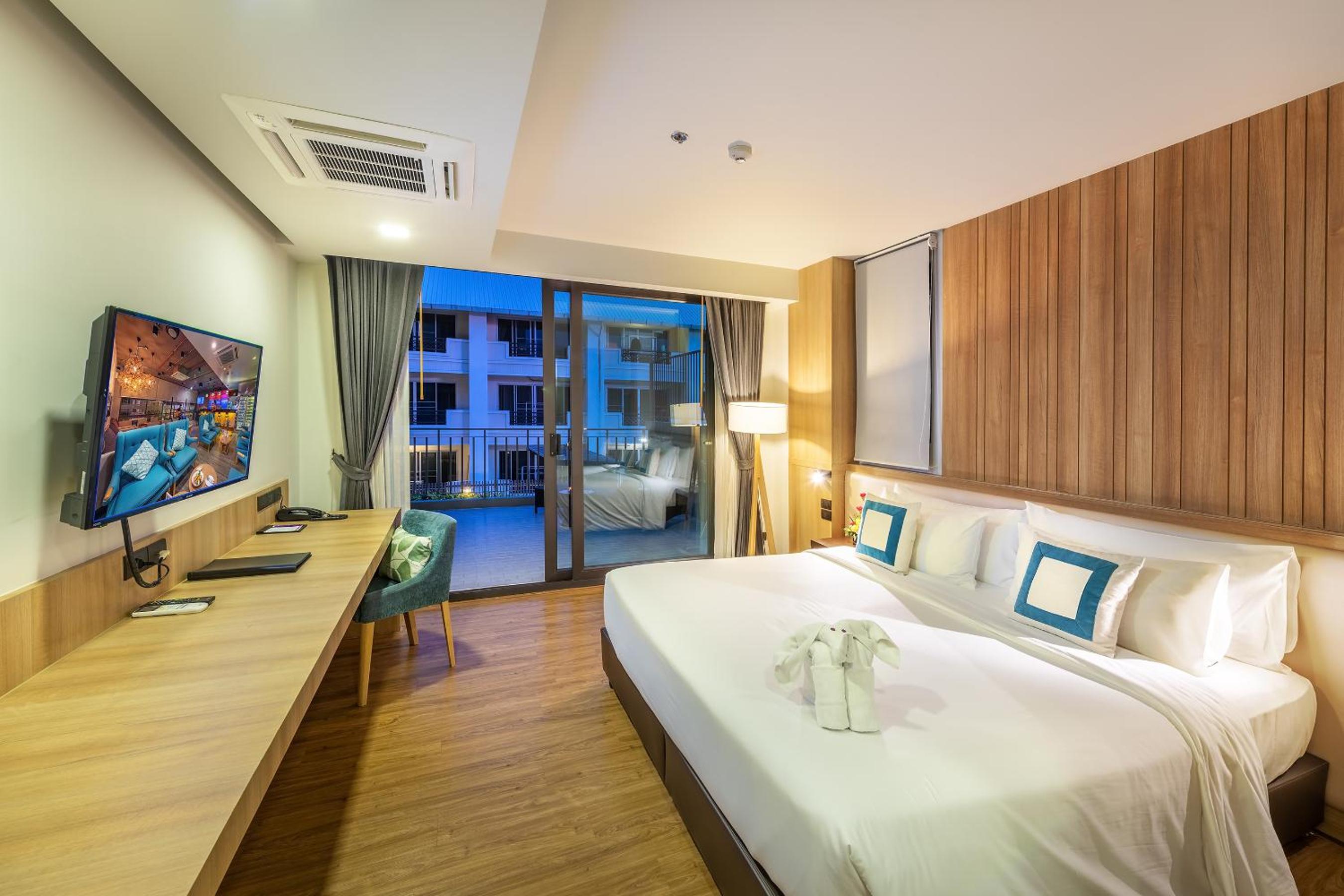Studio Suite with Pool View