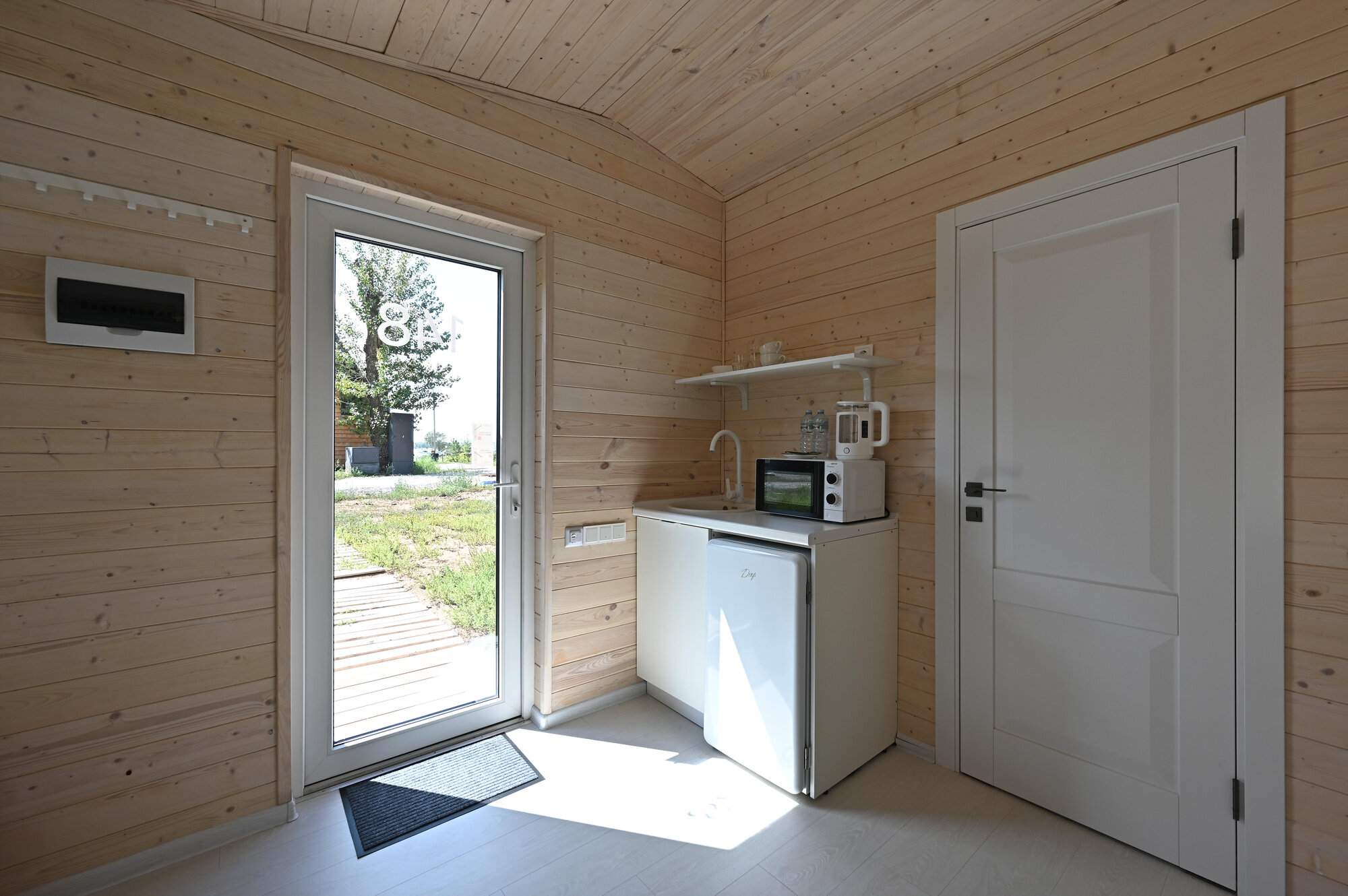 Мини-Барнхаус с видом на лес