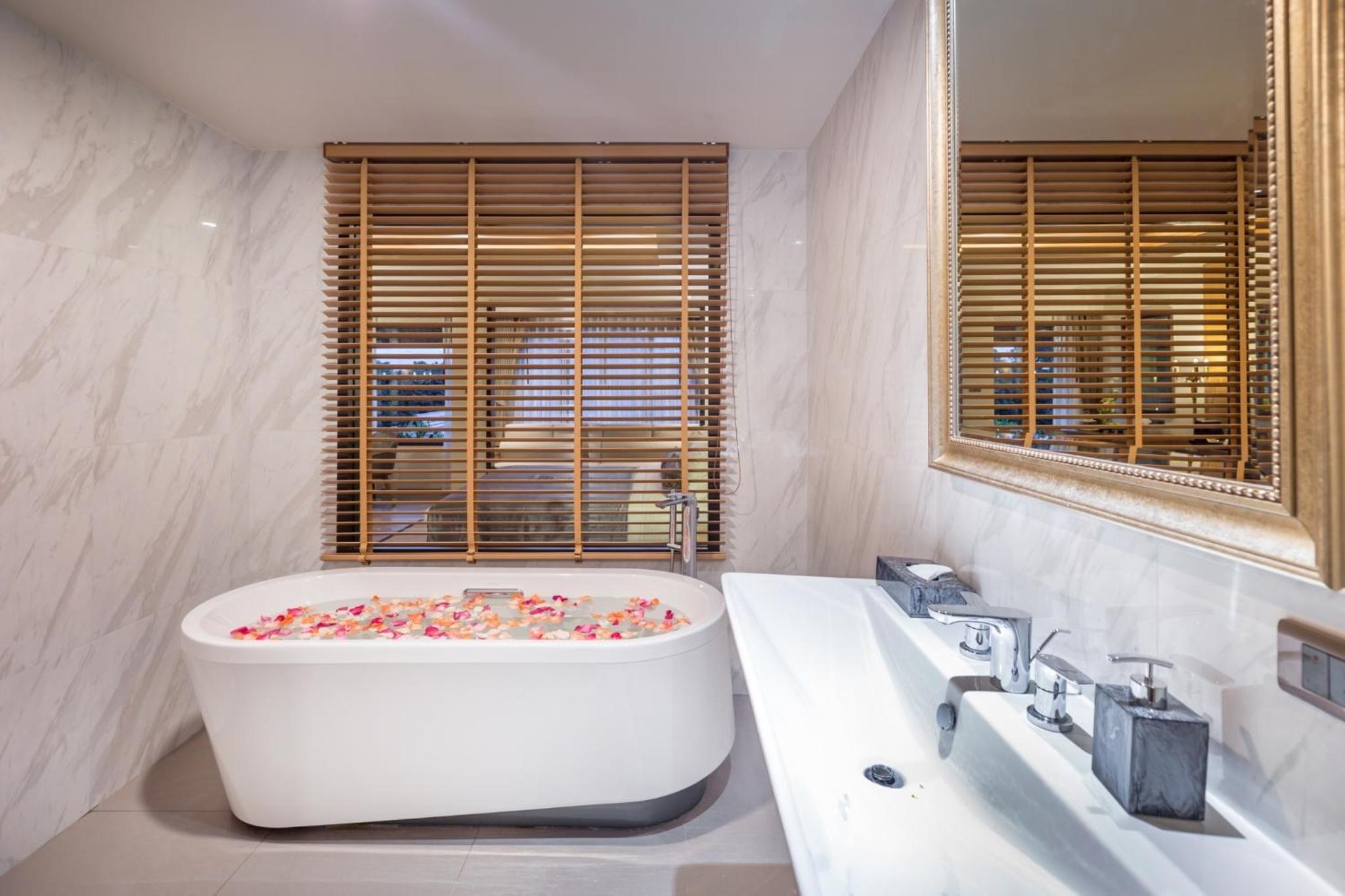 Executive Suite with Daybed