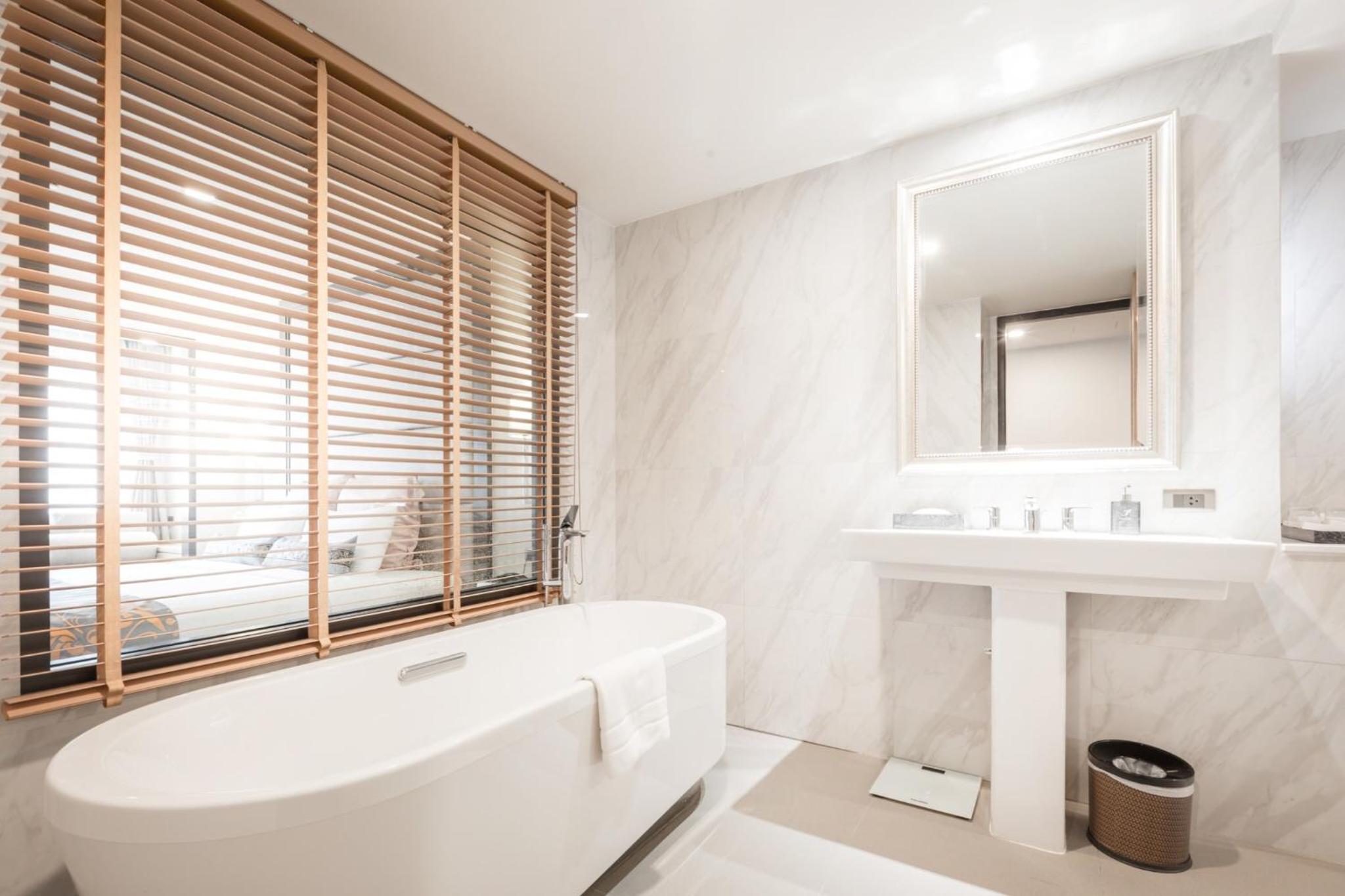 Executive Suite with Daybed