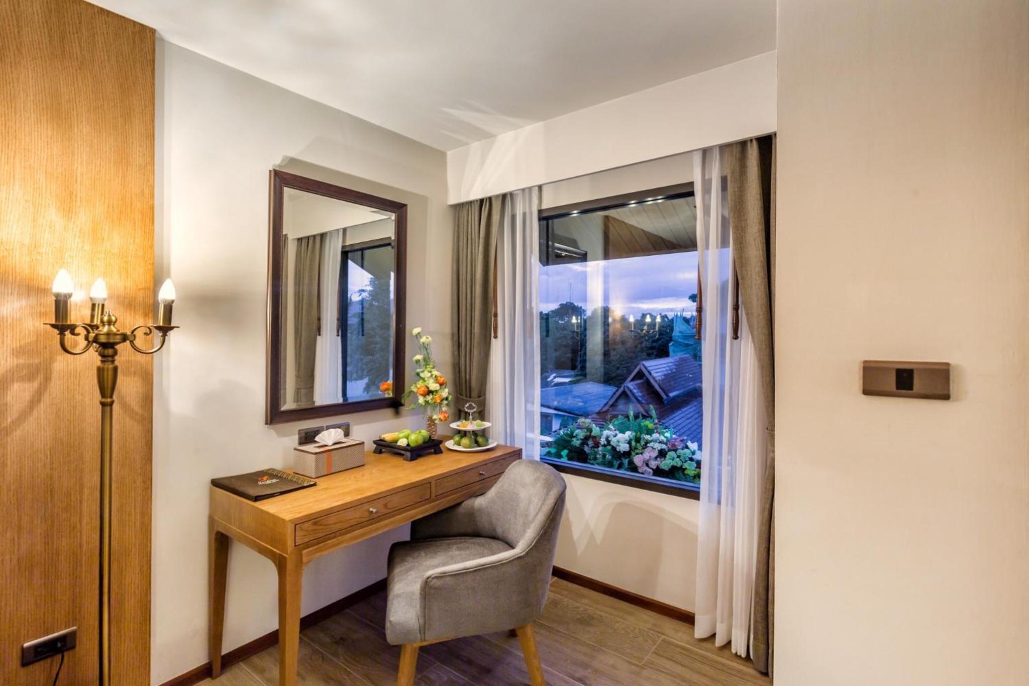 Executive Suite with Daybed