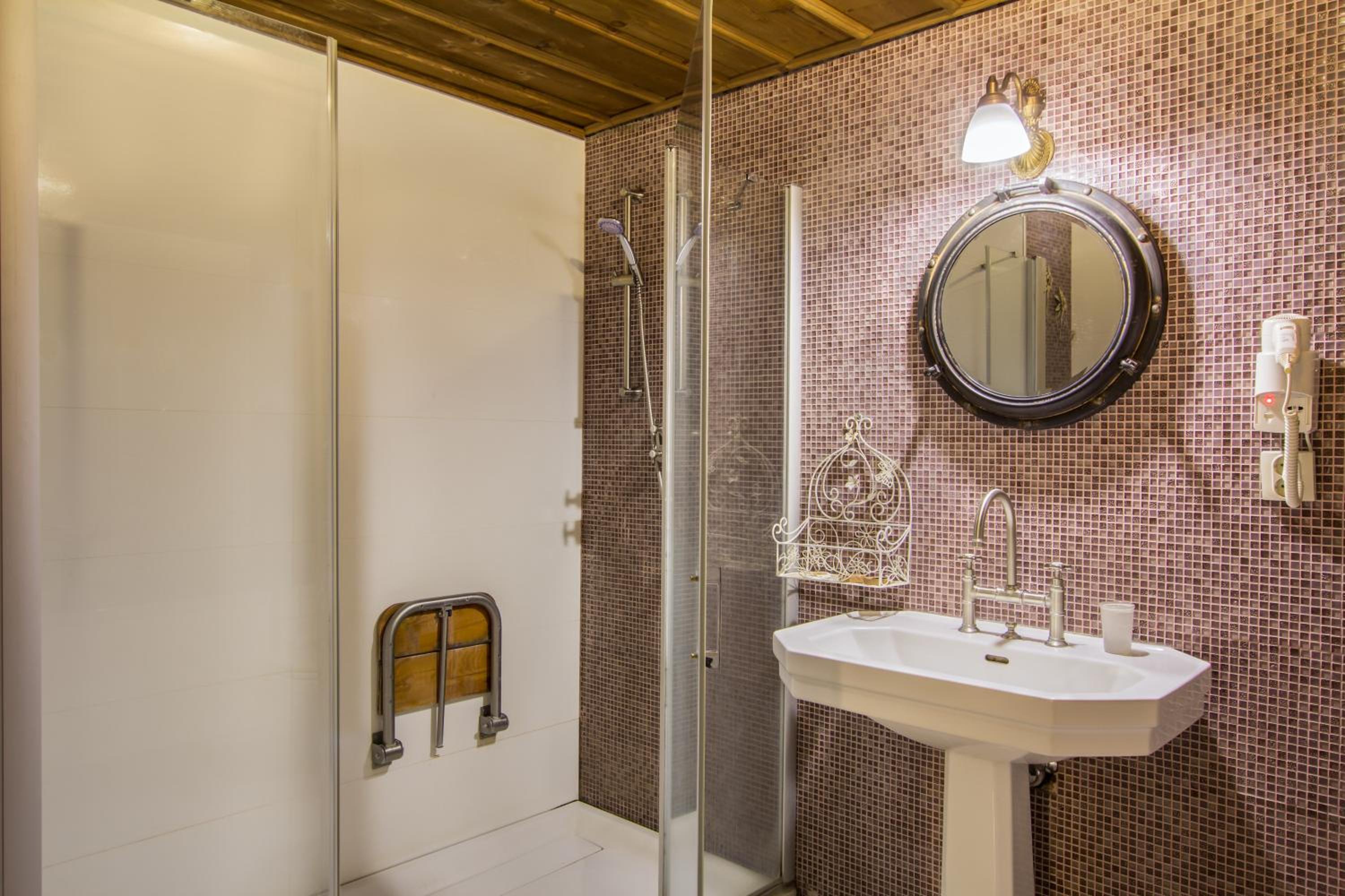 Deluxe Stone Room with Jacuzzi