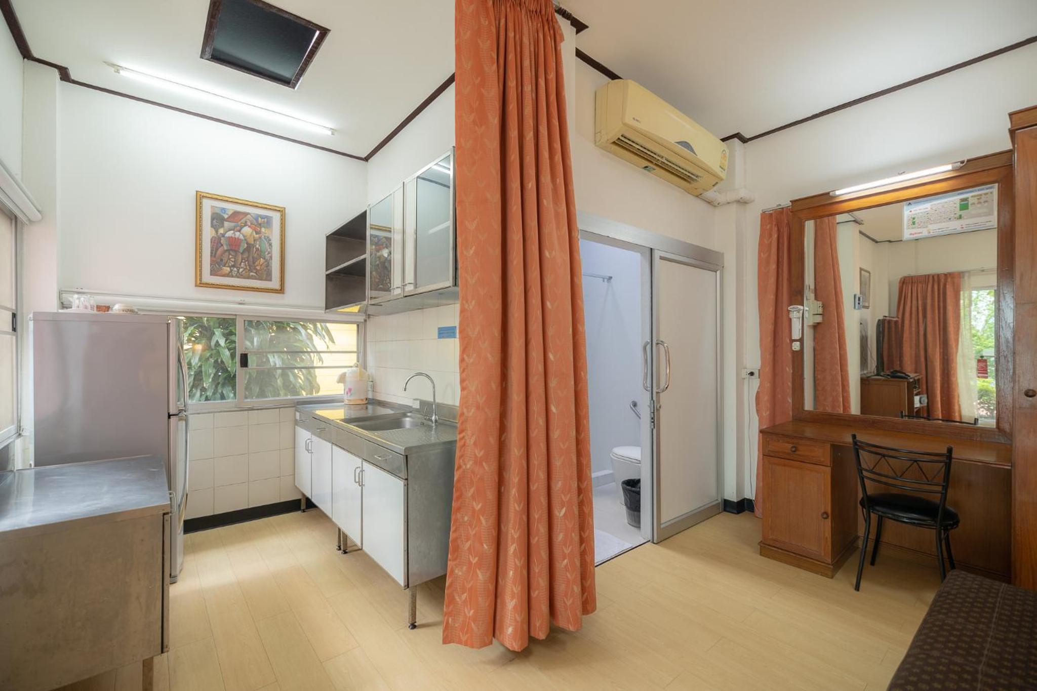 Bungalow with Garden View