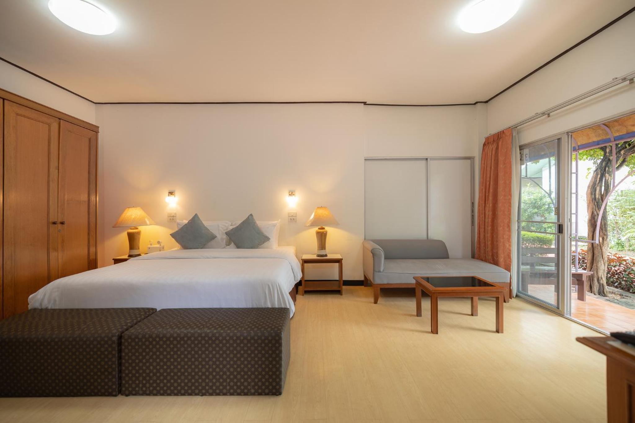 Bungalow with Garden View