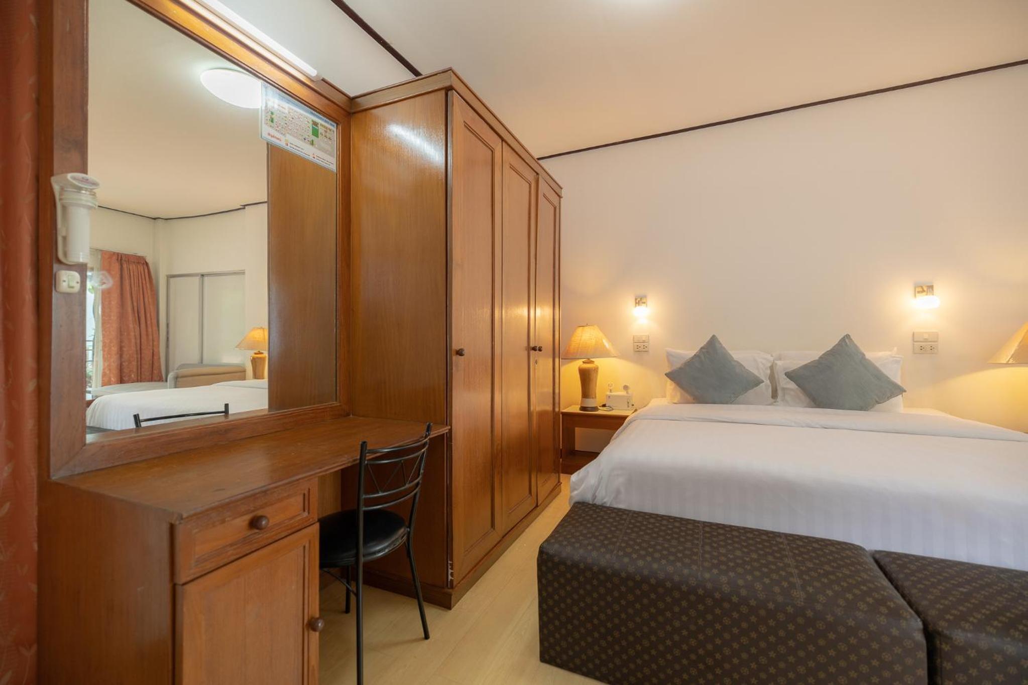 Bungalow with Garden View