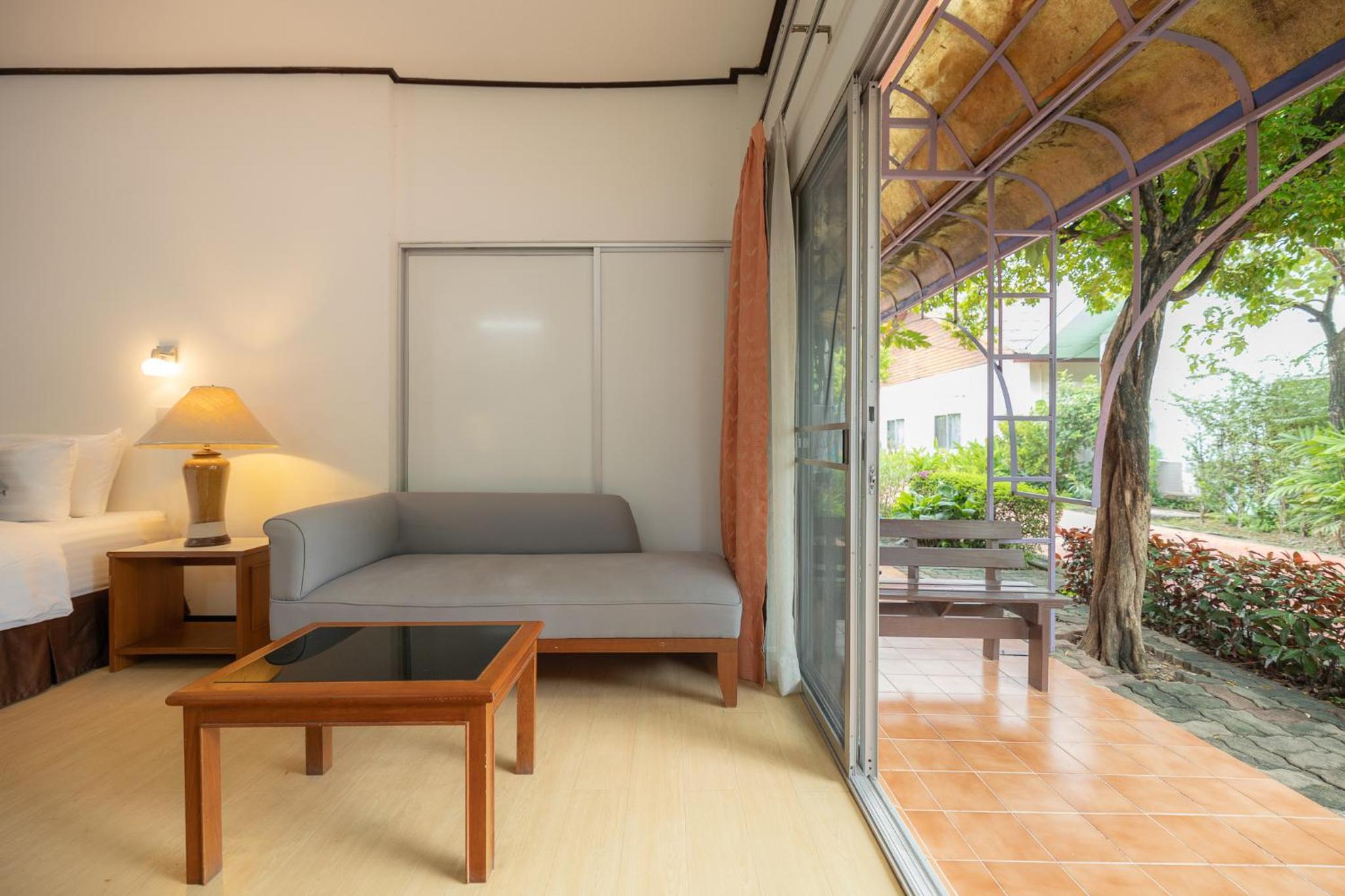 Bungalow with Garden View