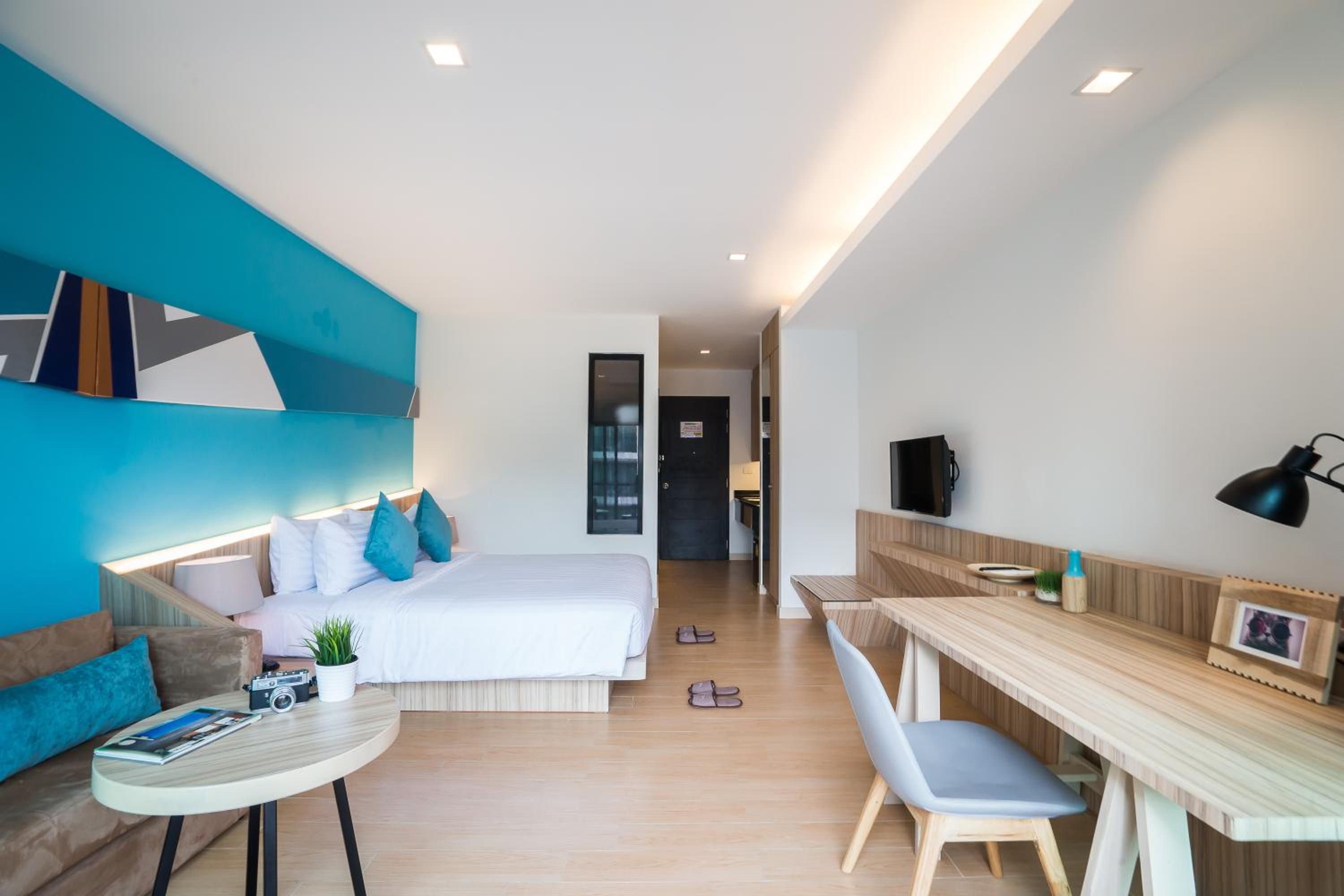 Deluxe Premier Pool View Room