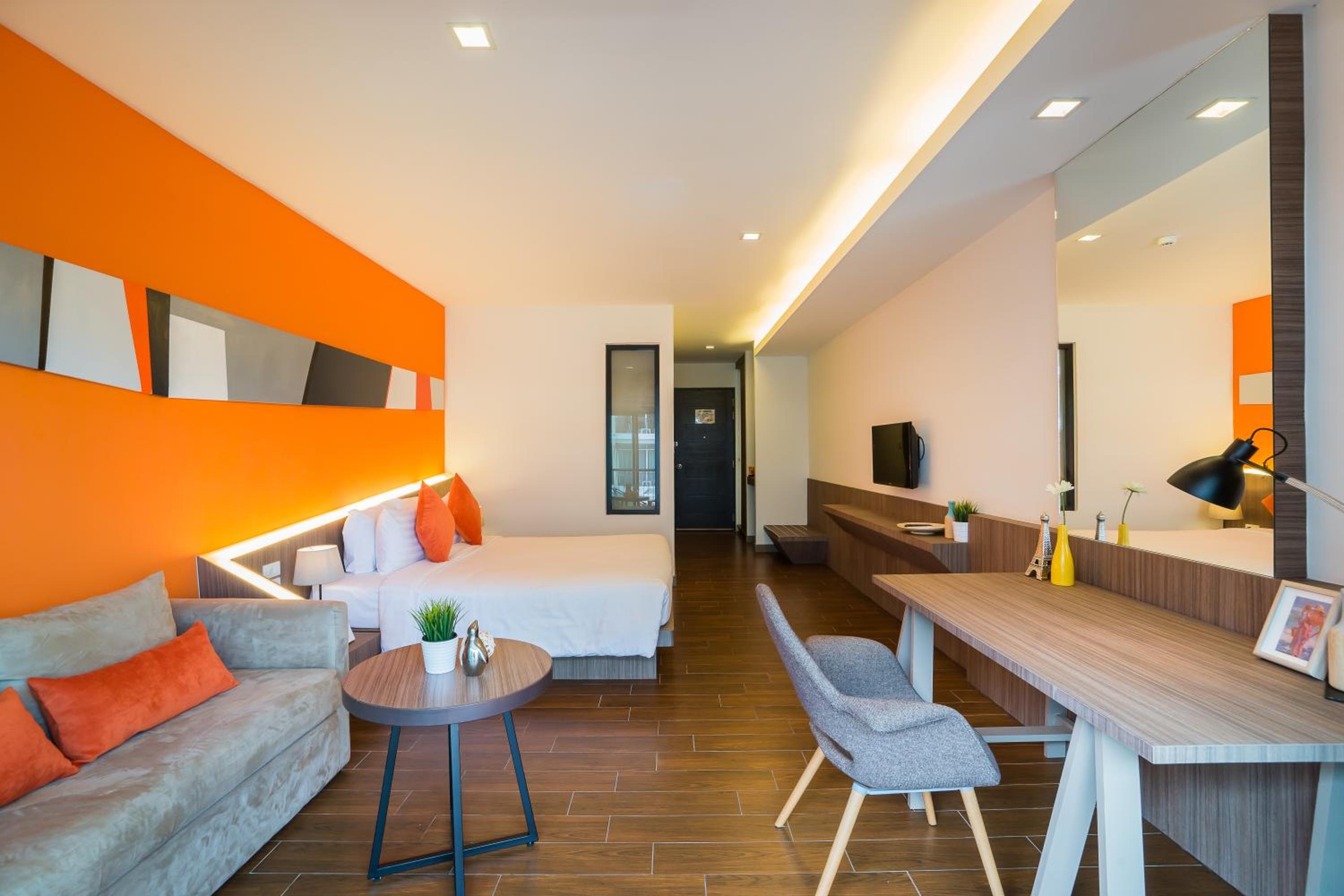 Deluxe Premier Pool View Room