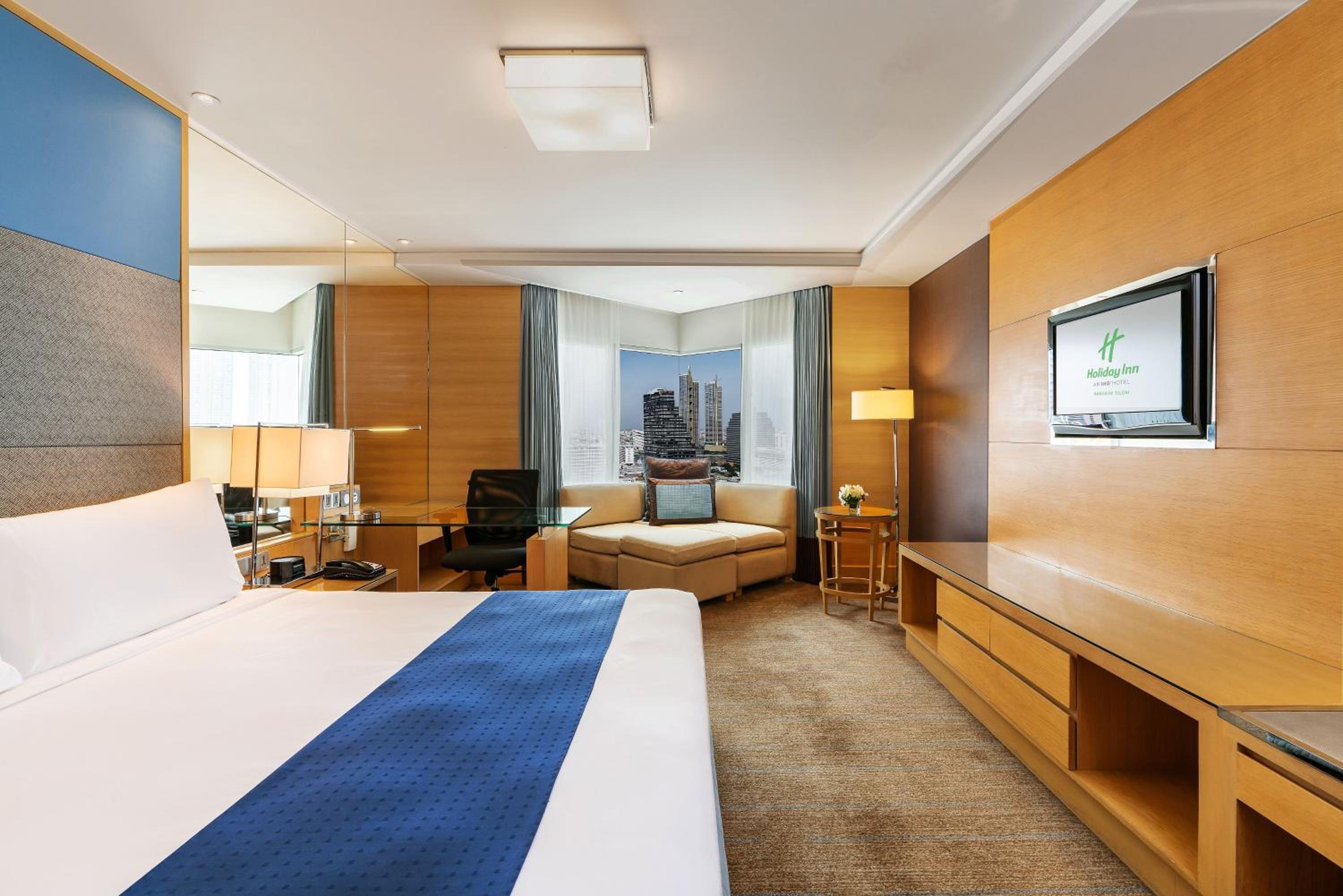 Premium King Room with City View and Lounge Access 