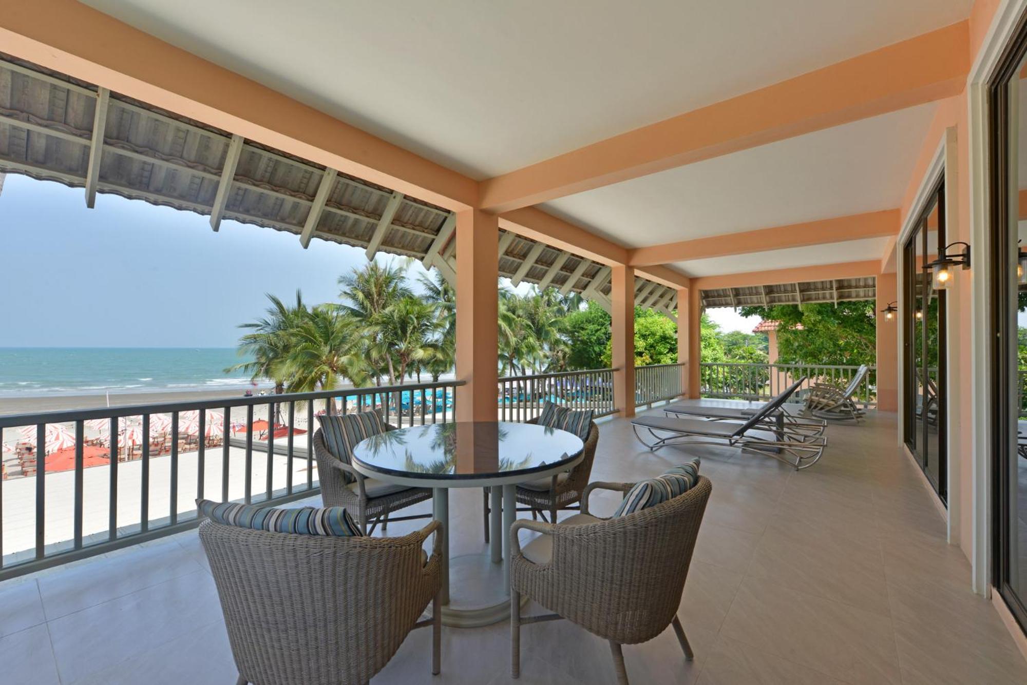 Luxury Seafront Two-Bedroom Family Suite