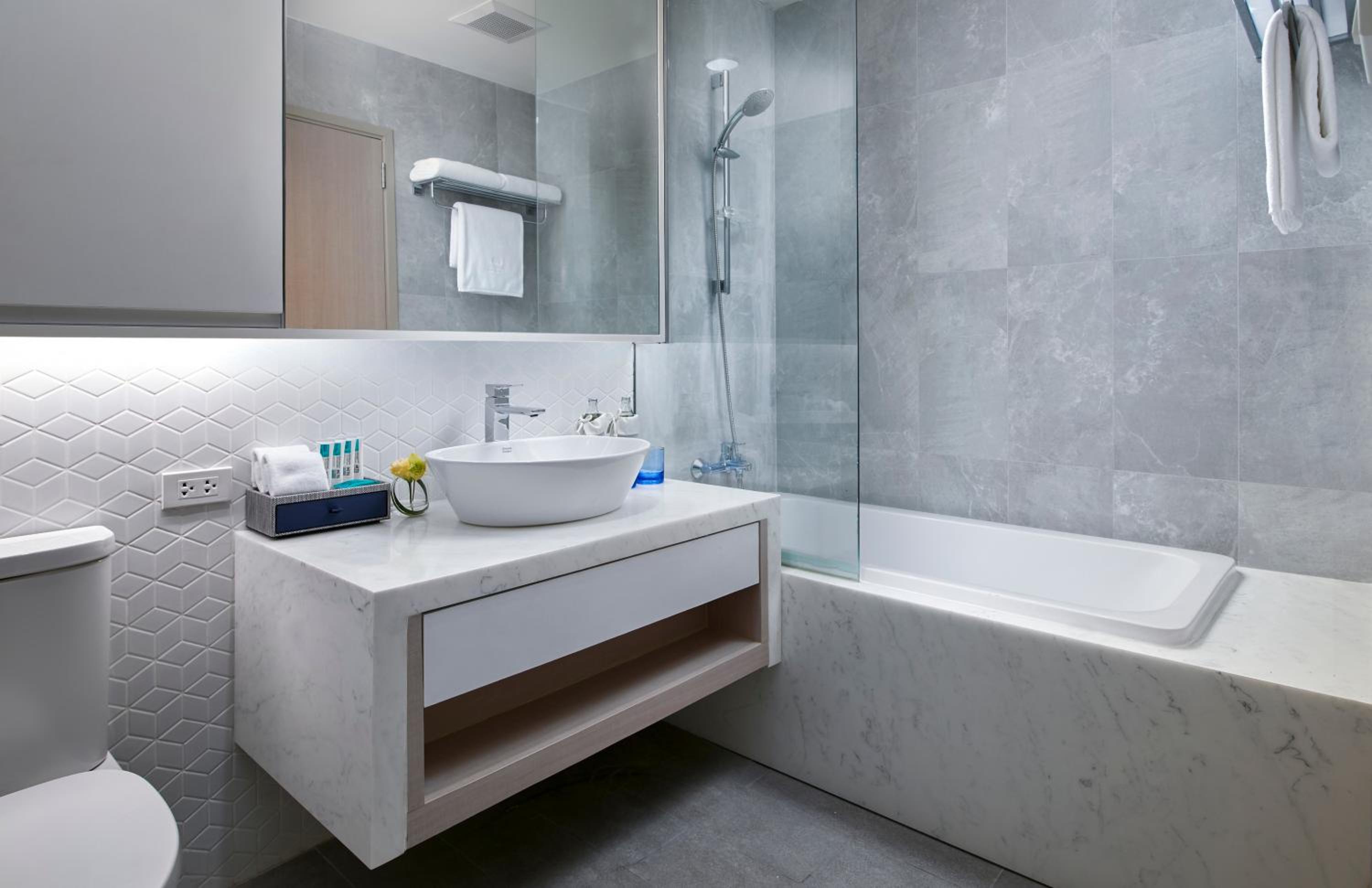 Three Bedroom Lakeview