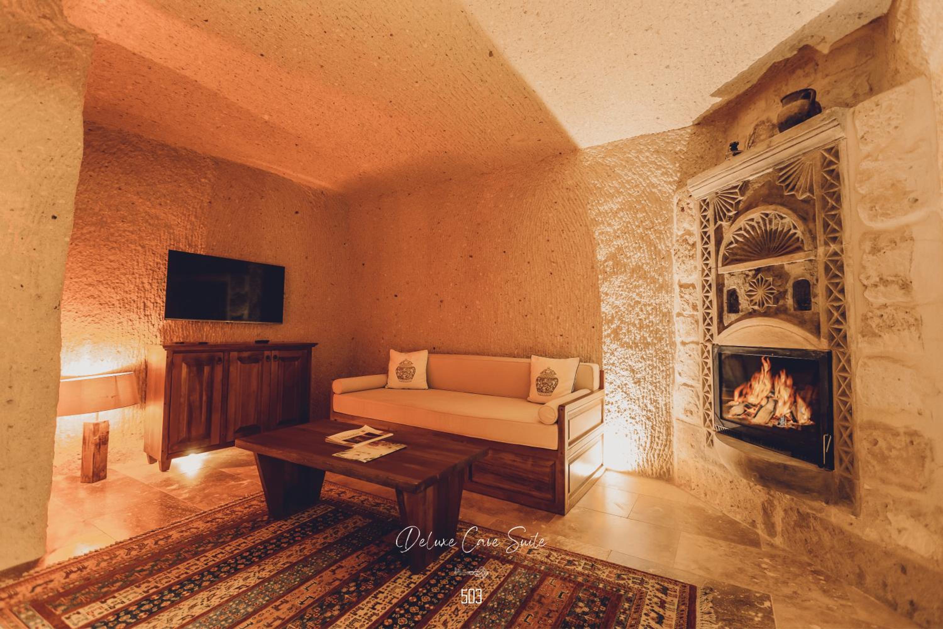 Deluxe Cave Suite With Fireplace