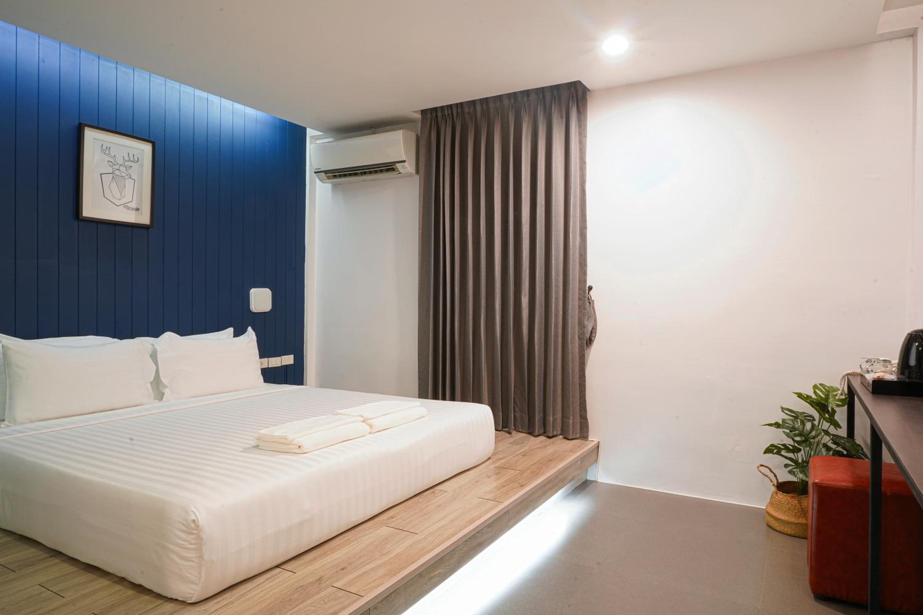 Deluxe Double or Twin Room with City View