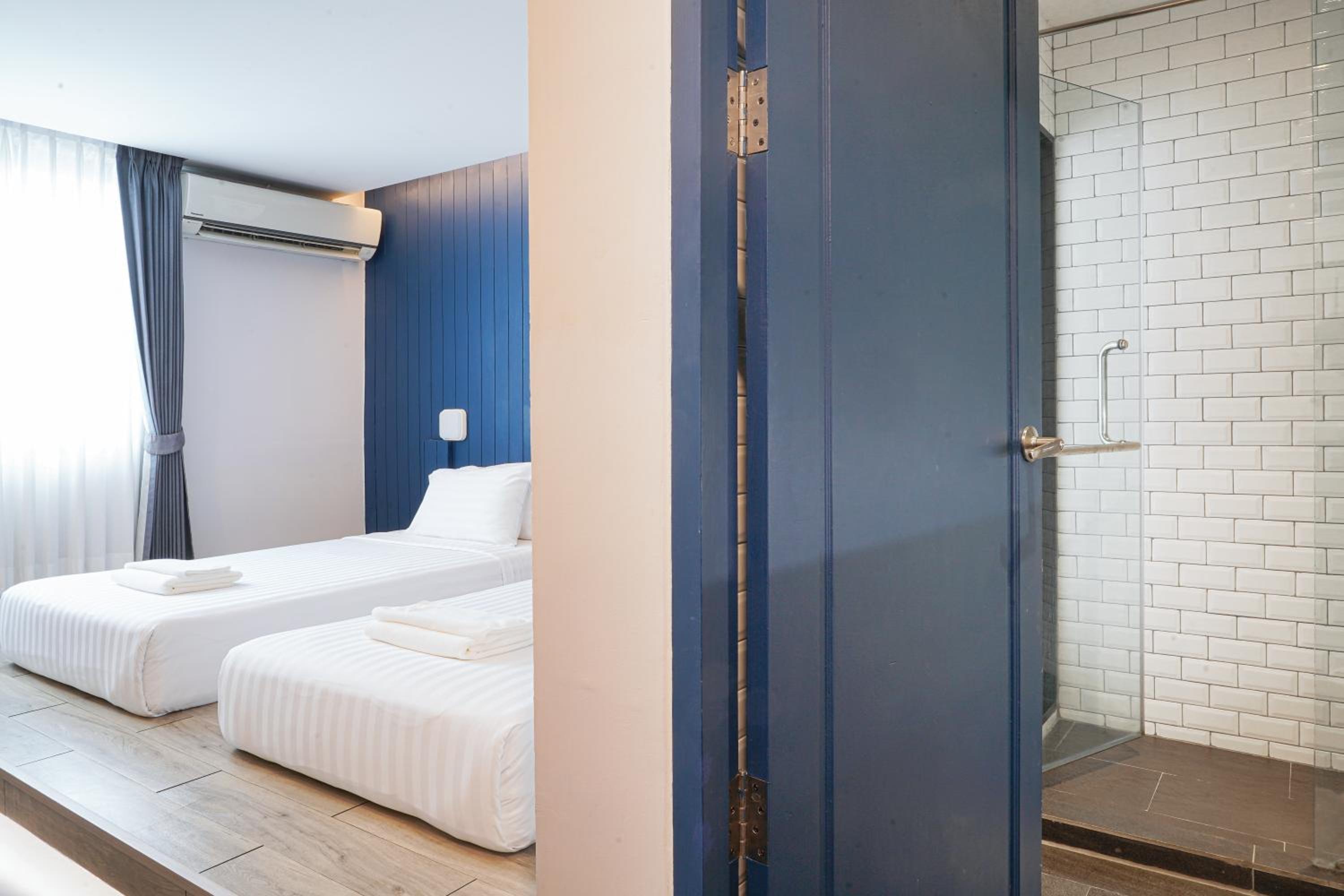 Deluxe Double or Twin Room with City View