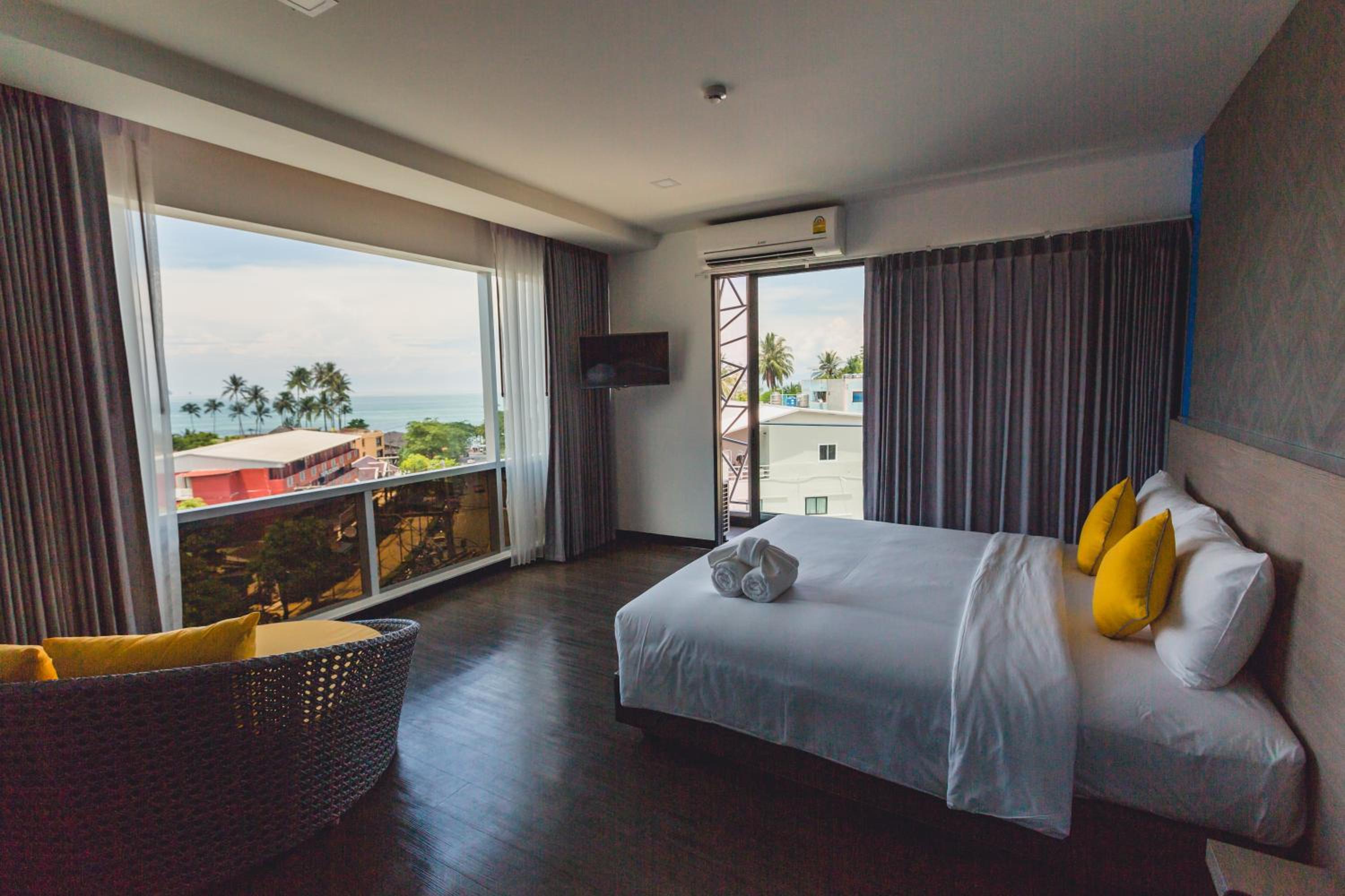 Deluxe Suite with Sea View