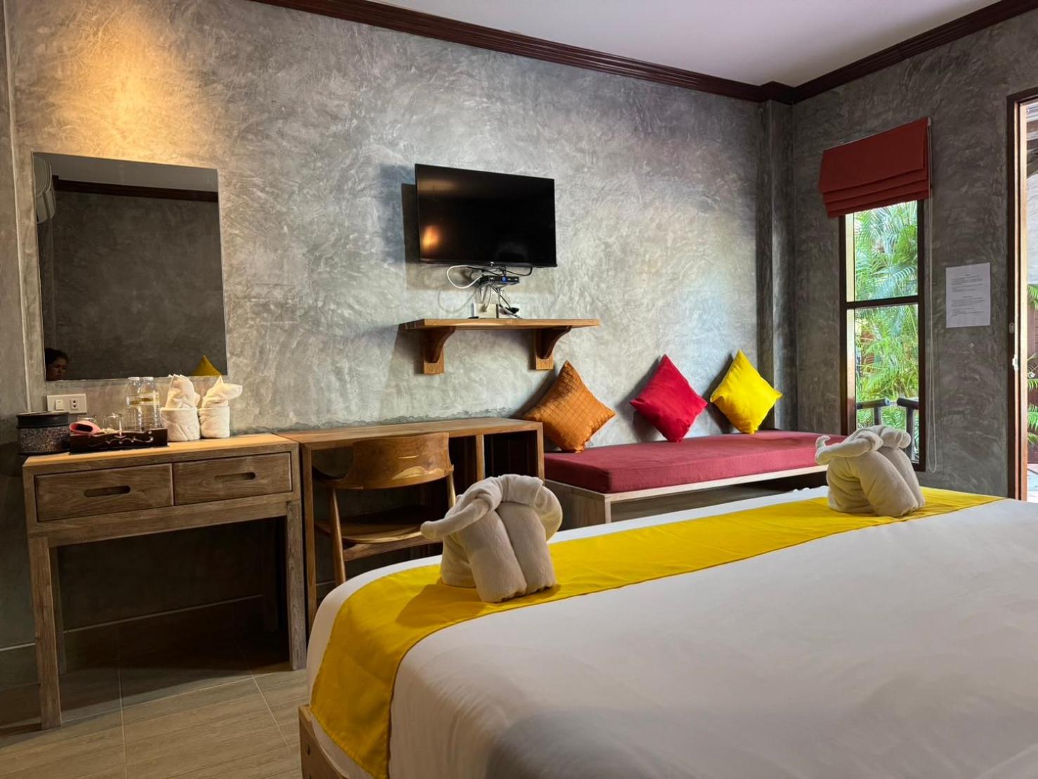  Superior Double Room with Pool Access