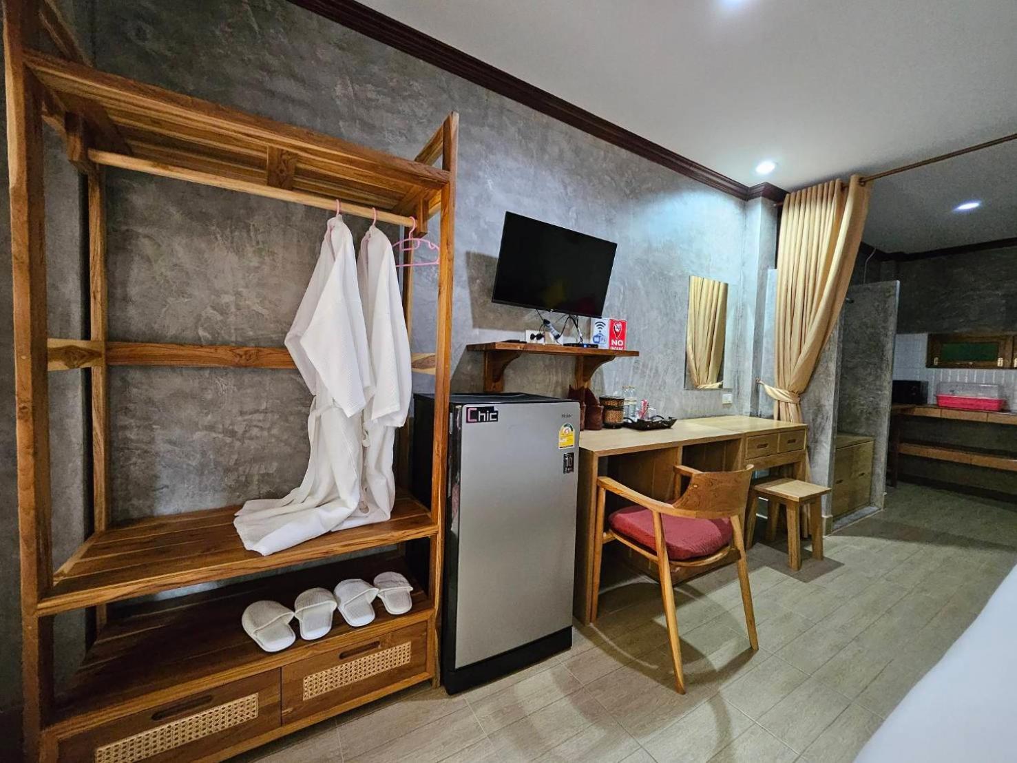  Superior Double Room with Pool Access