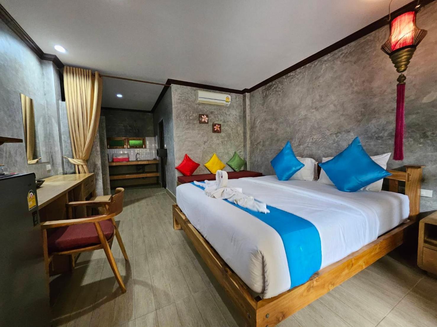  Superior Double Room with Pool Access