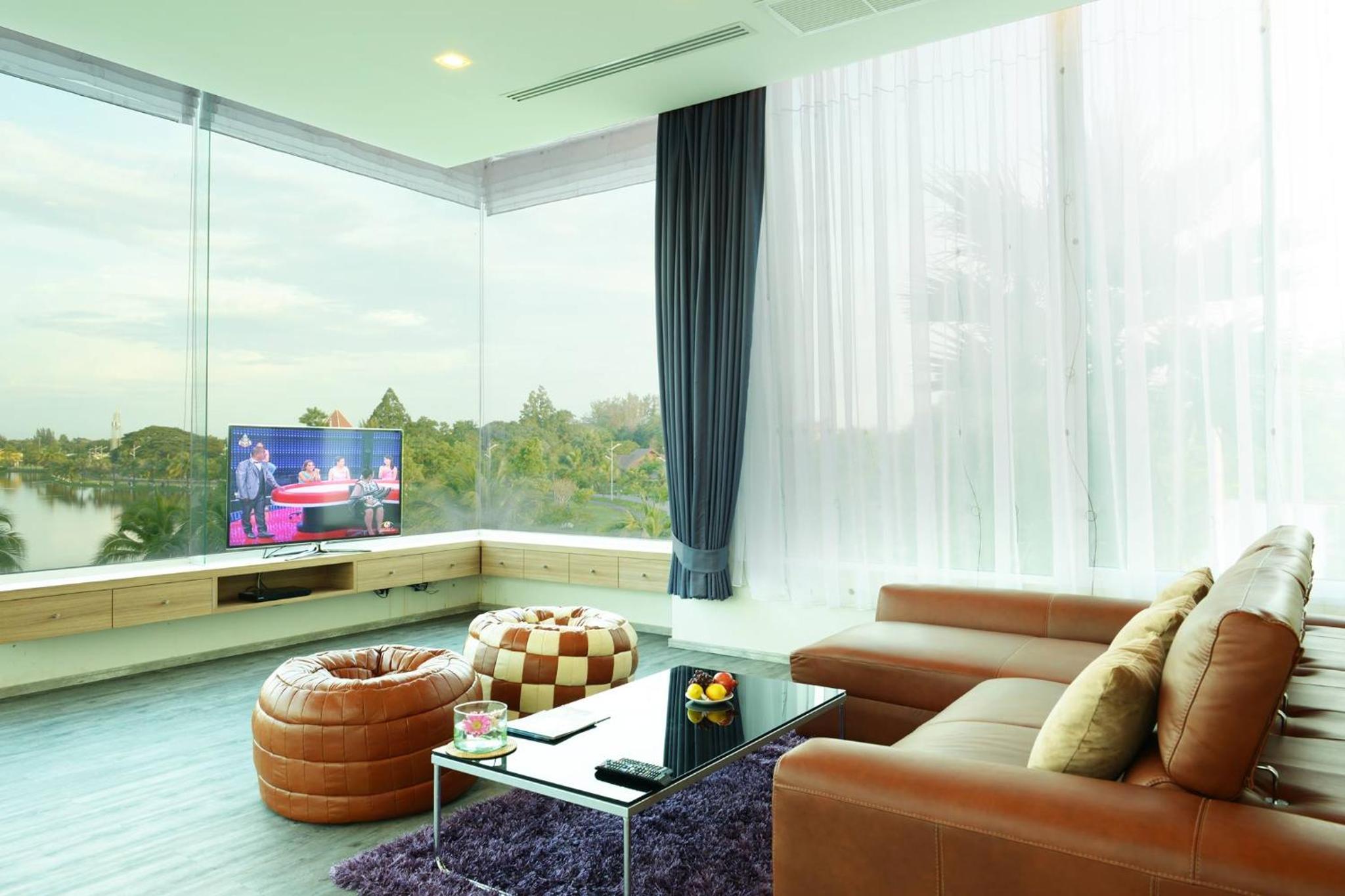 Family Room with Lake View