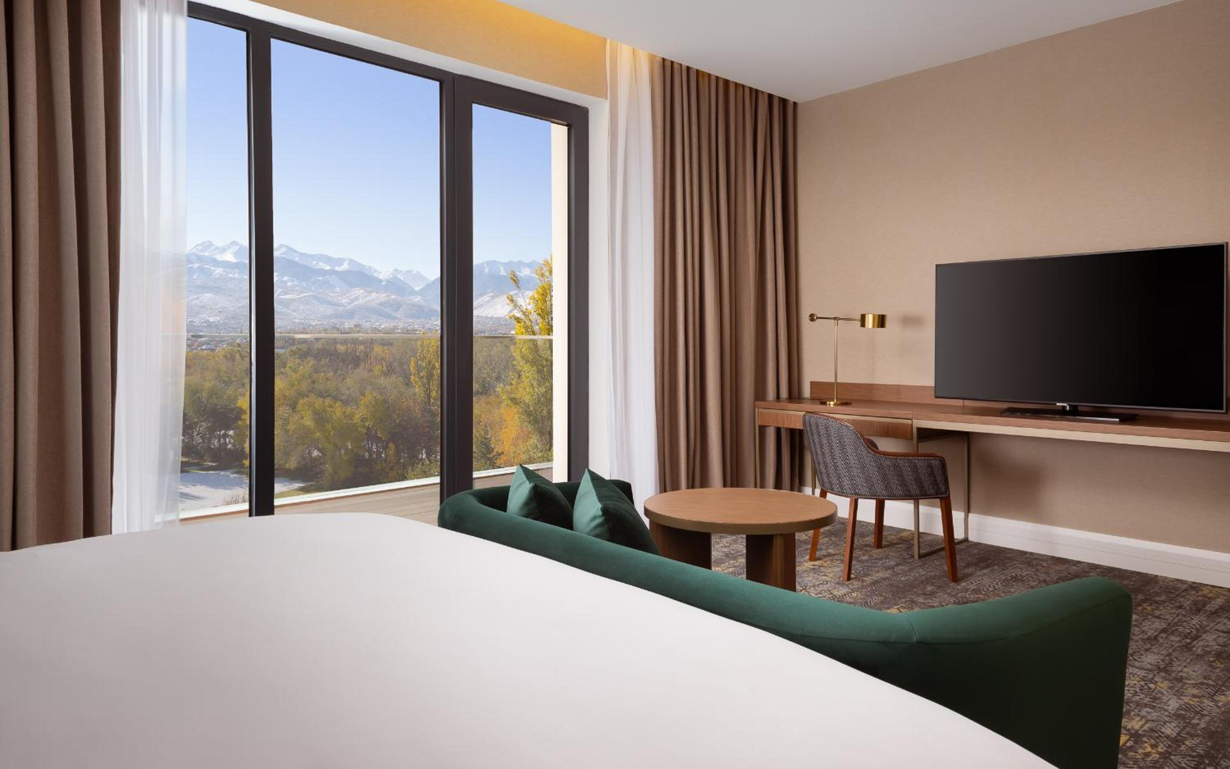 Executive Grand Suite with Panoramic Mountain View