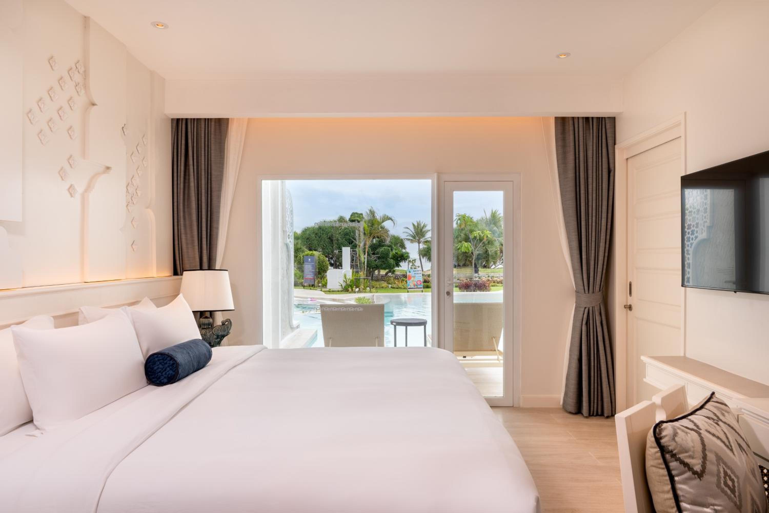 One Bedroom Lagoon Pool Access Suites