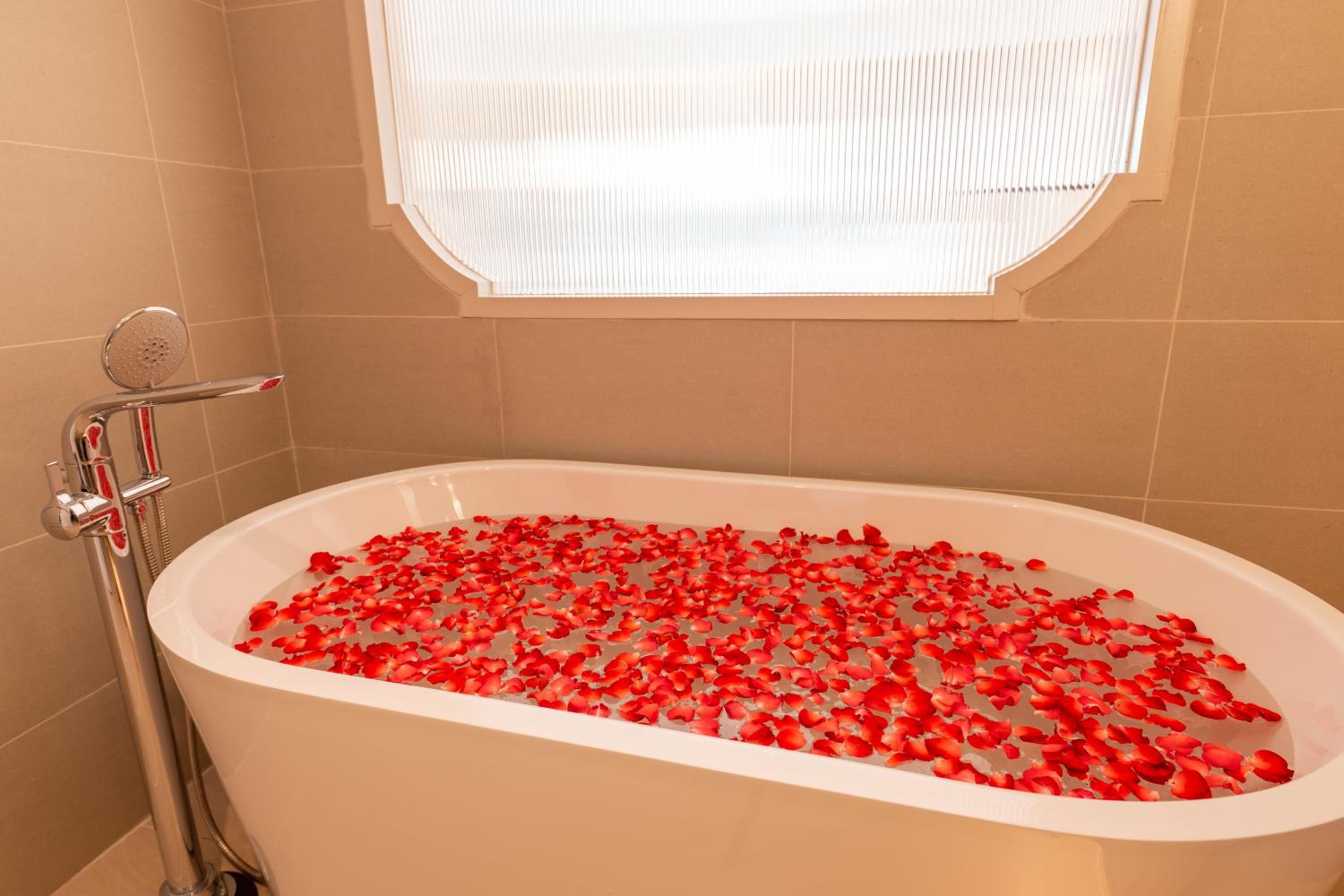 One Bedroom Lagoon Pool Access Suites