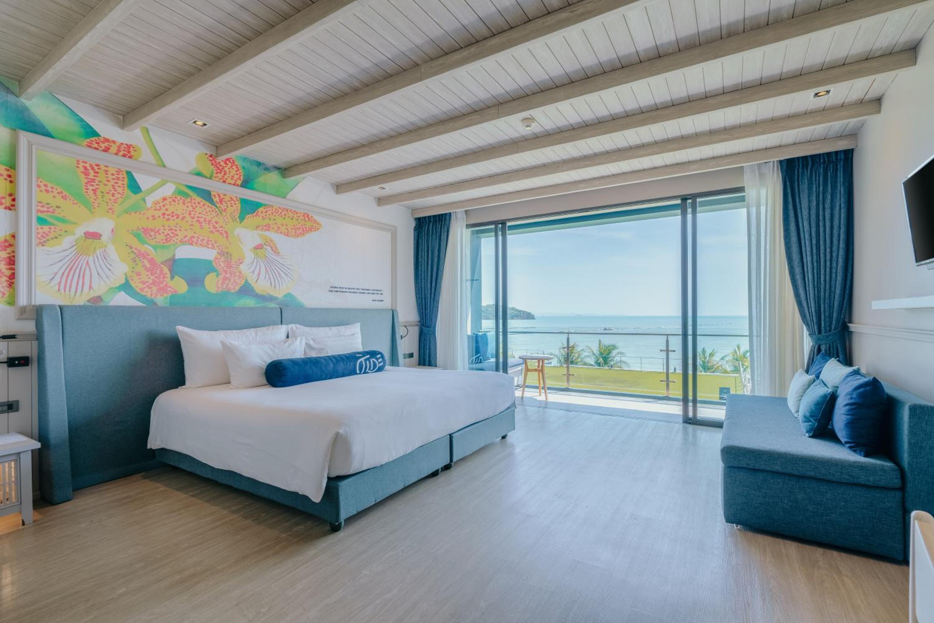 Grand Deluxe Twin Room with Balcony