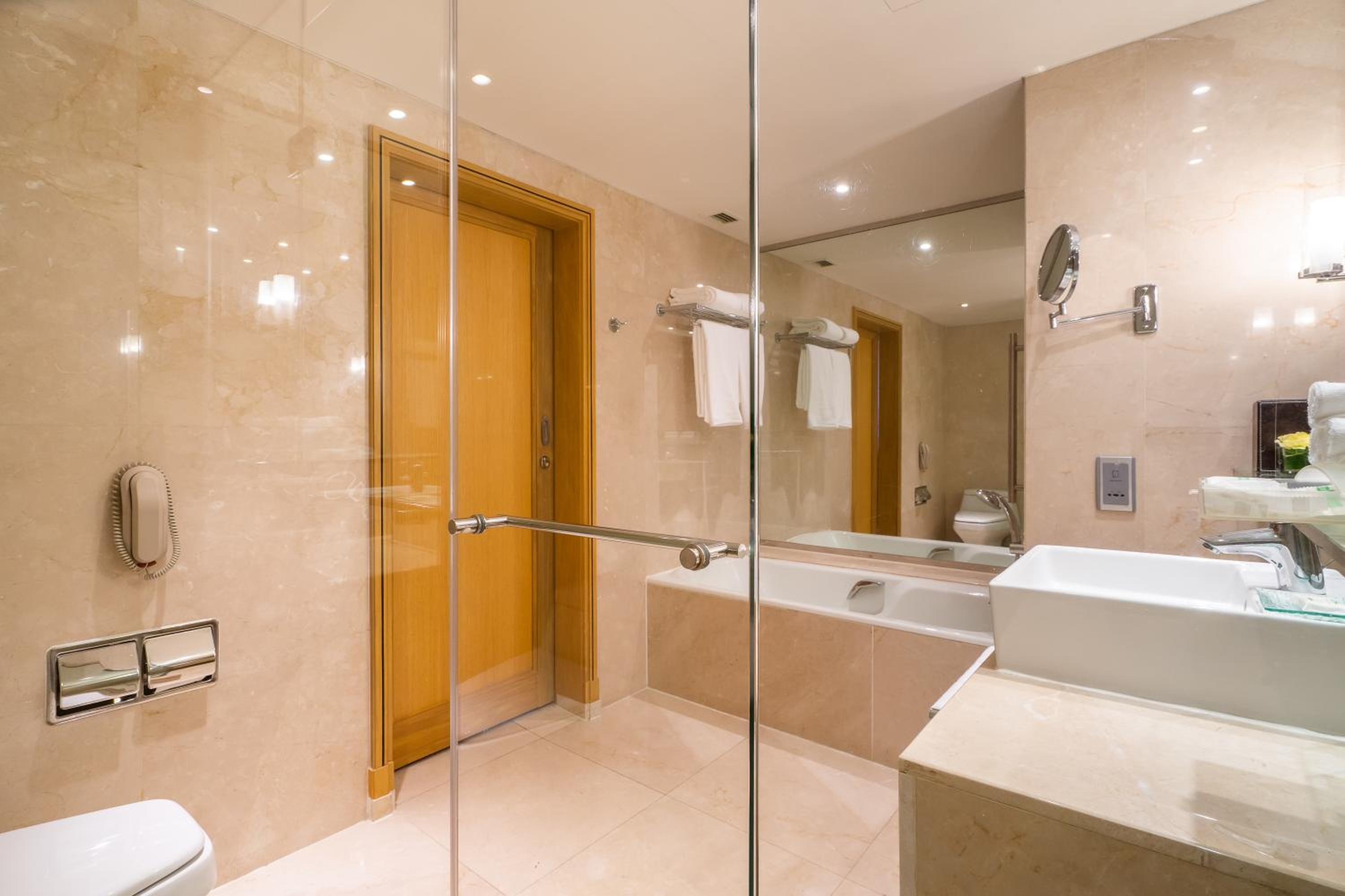 Premium Twin Room with City View and Lounge Access