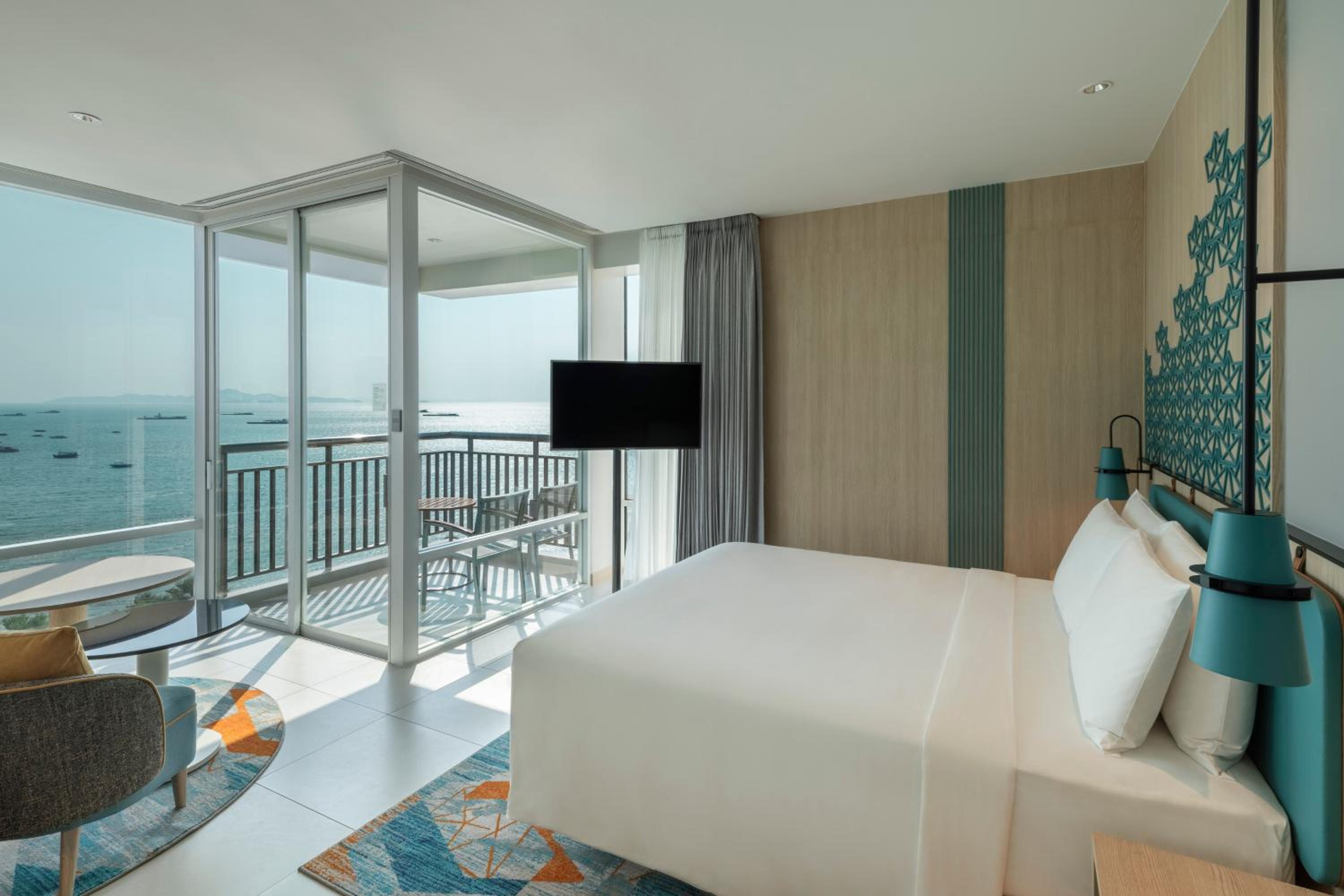 Two-Bedroom Family Suite With One King And Two Single Beds - Bay Tower