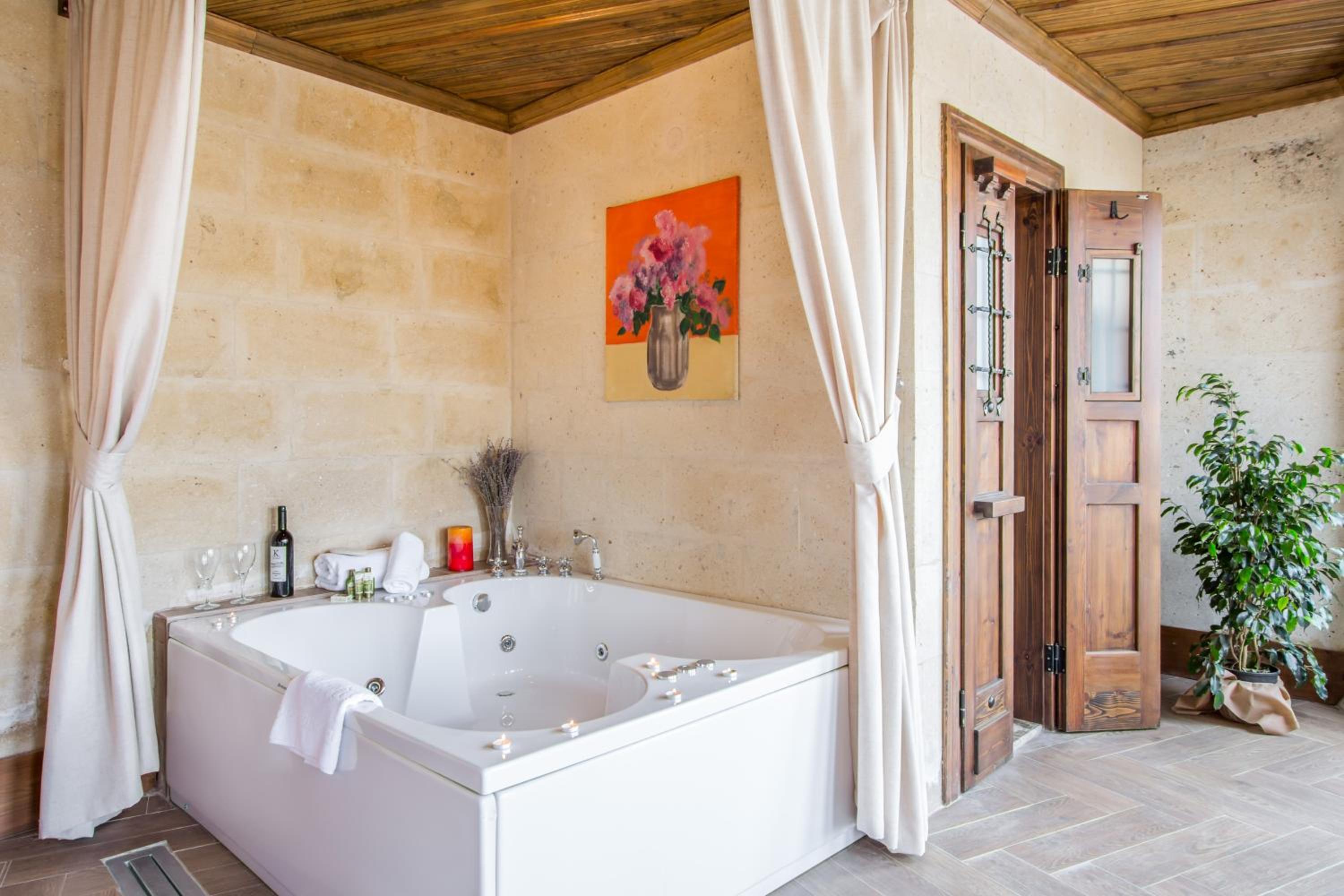 King Suite Stone Room