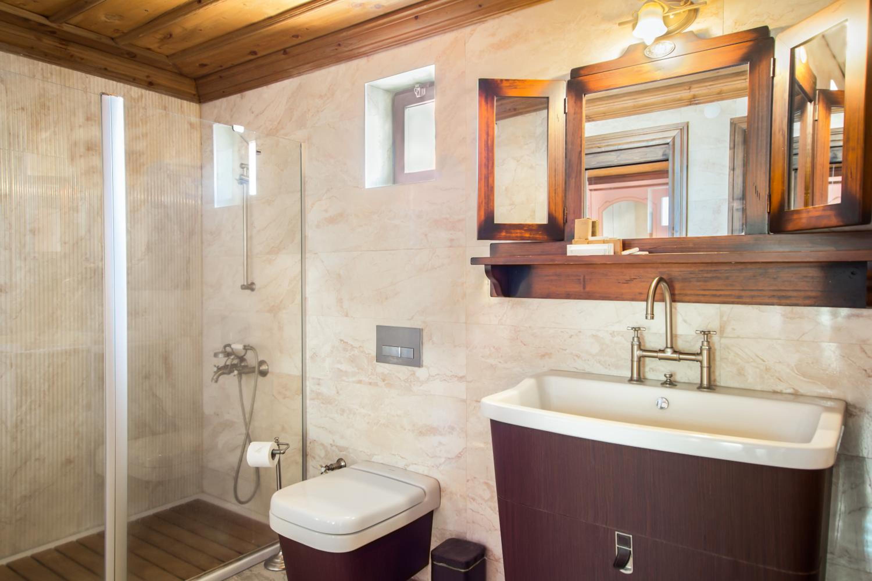 King Suite Stone Room