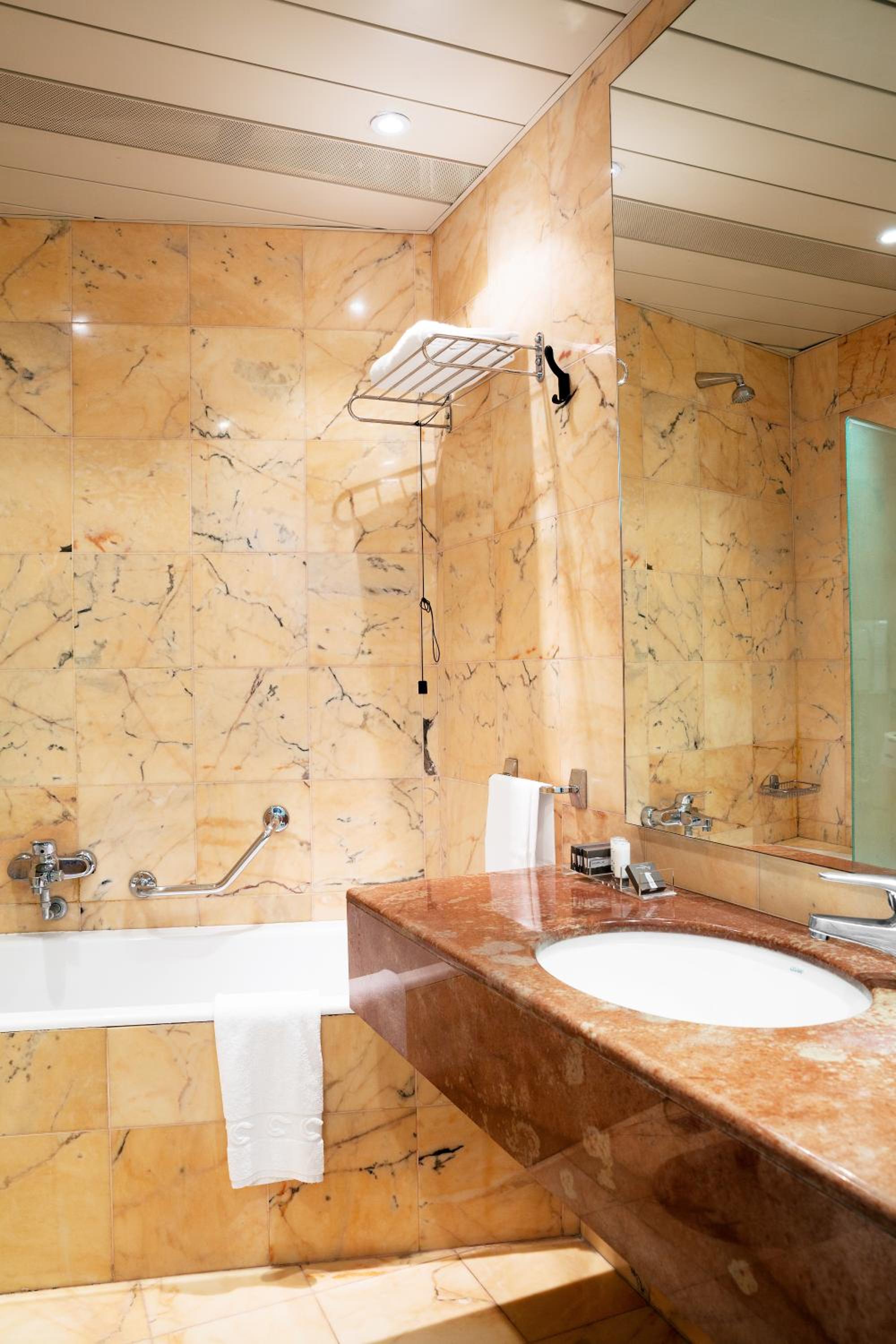 Classic Quadruple Room