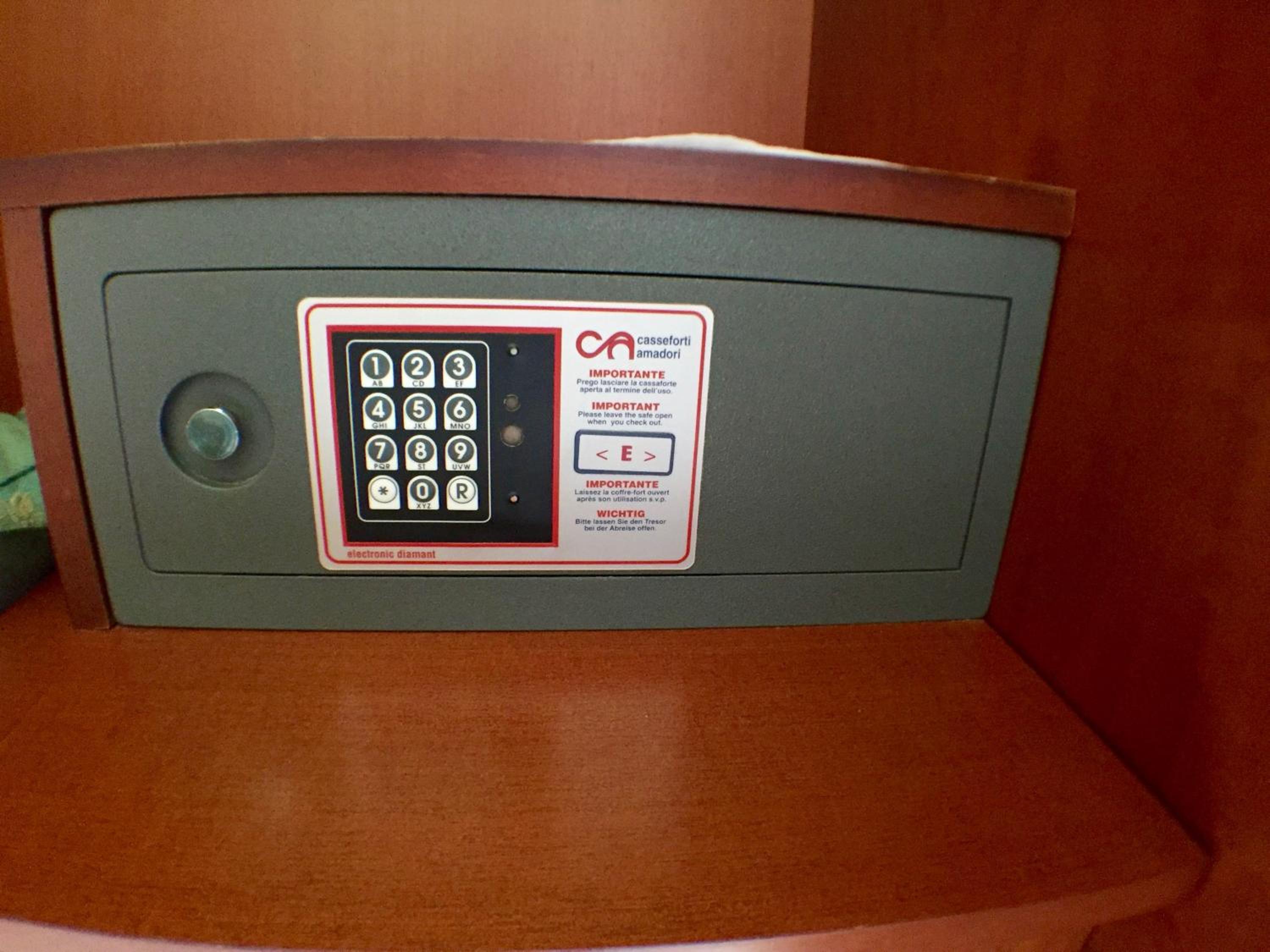 Family Room (2 Adults + 2 Children)