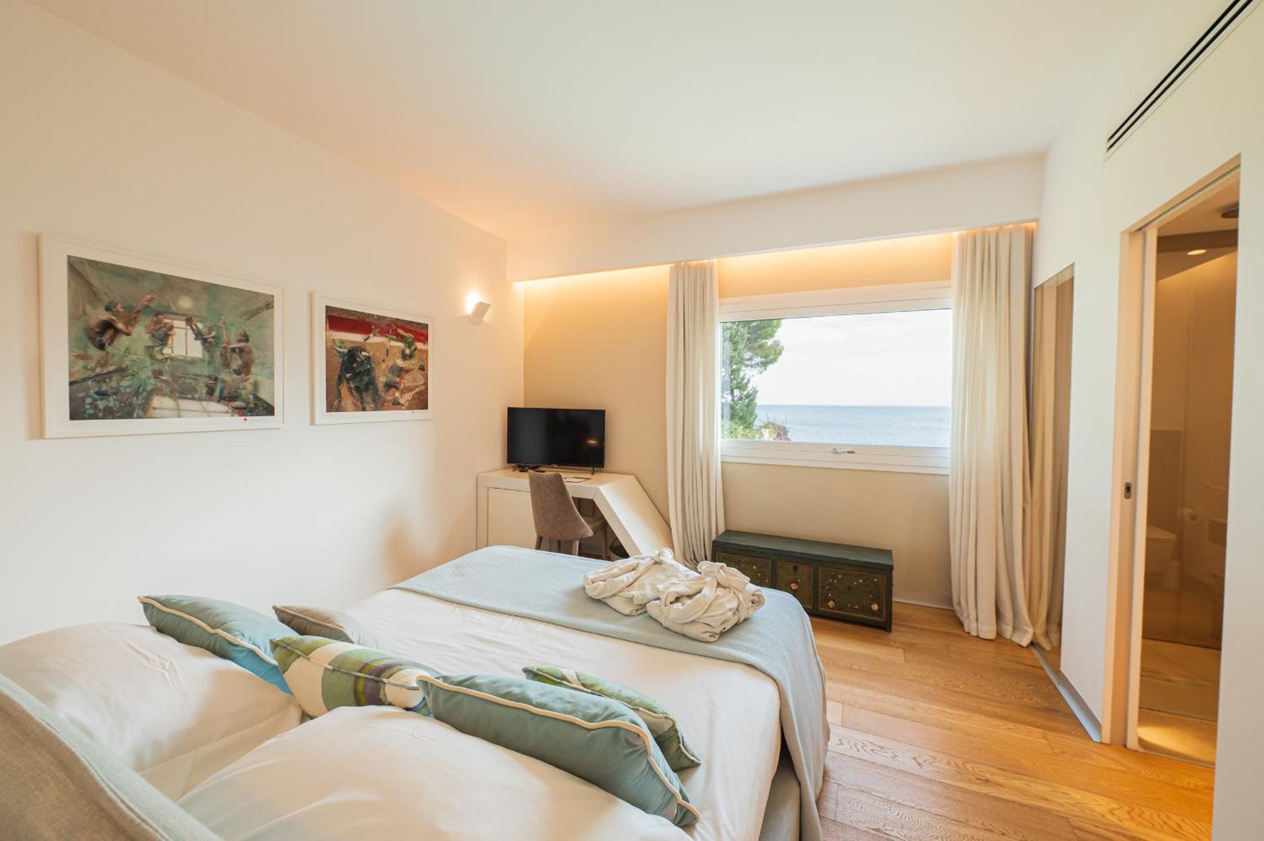 Double Room with Pool View - Separate building