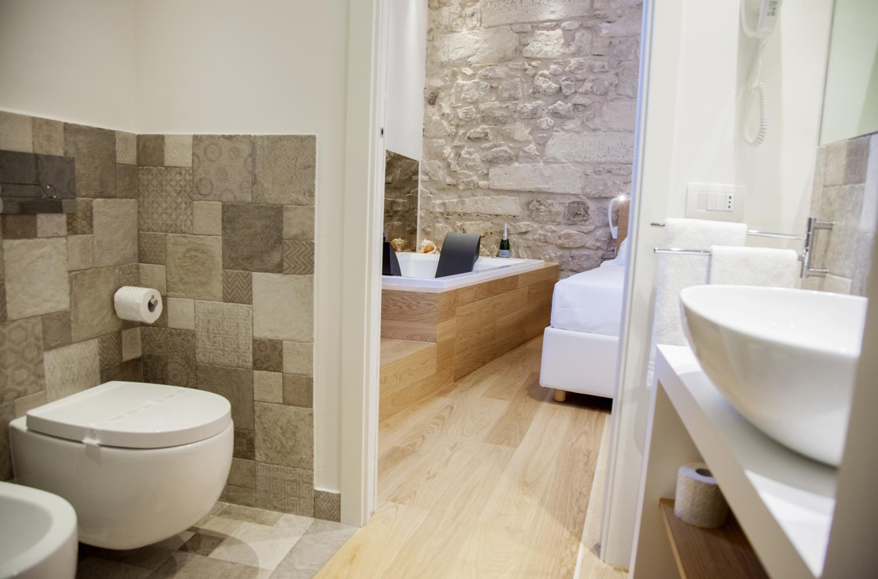 Suite with Whirlpool