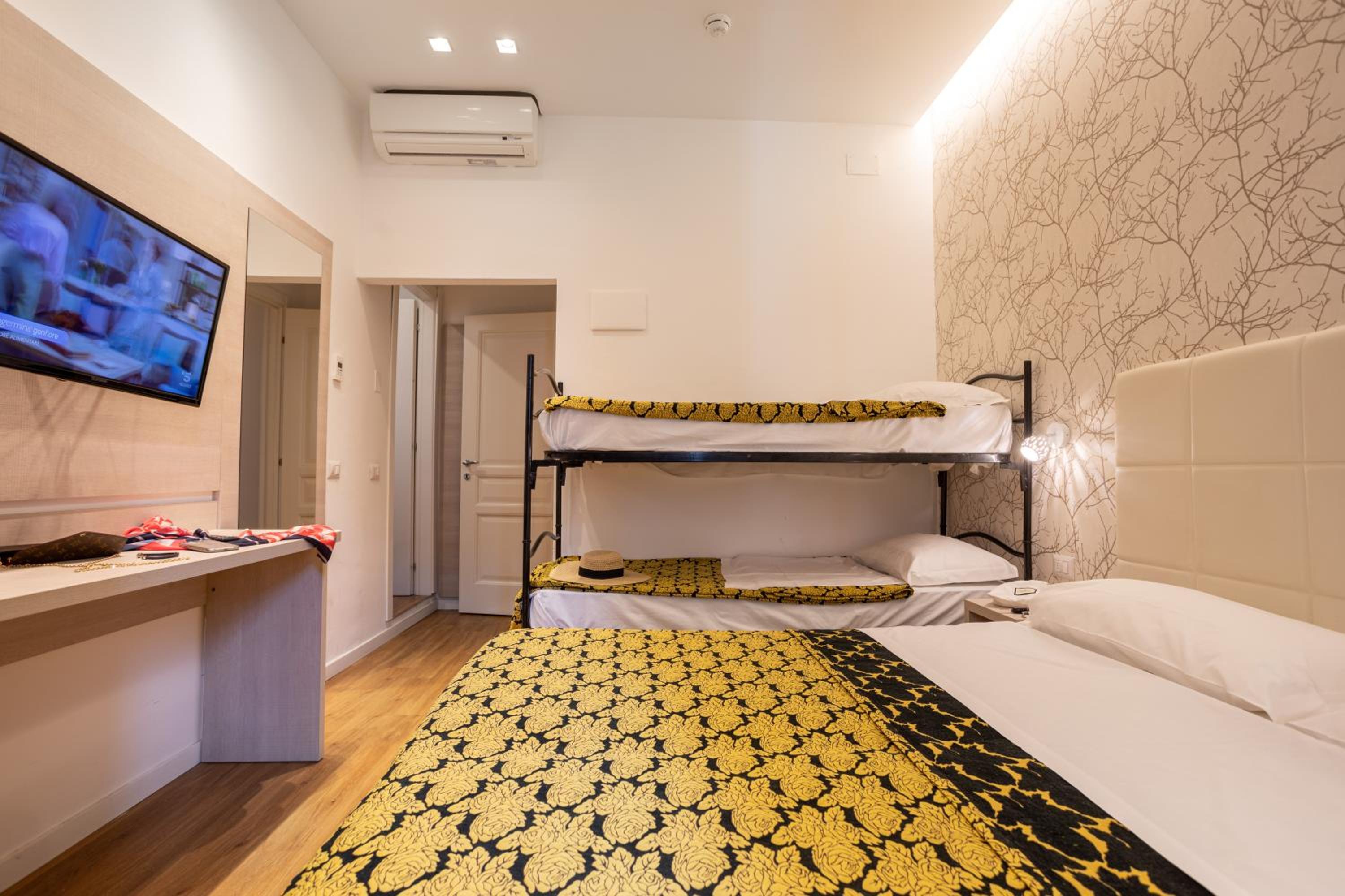 Quadruple Room with Sea View