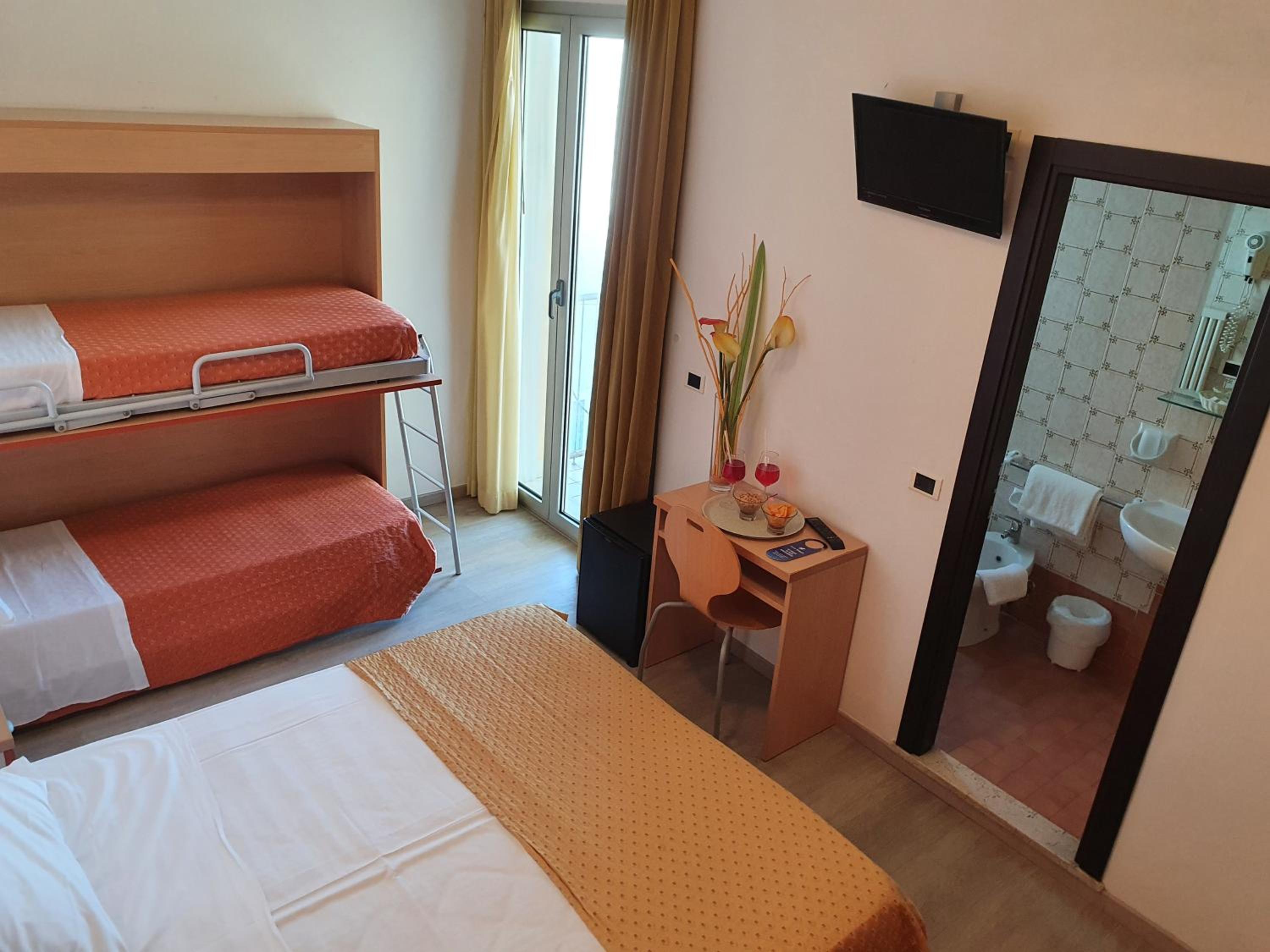 Quadruple Room with Sea View