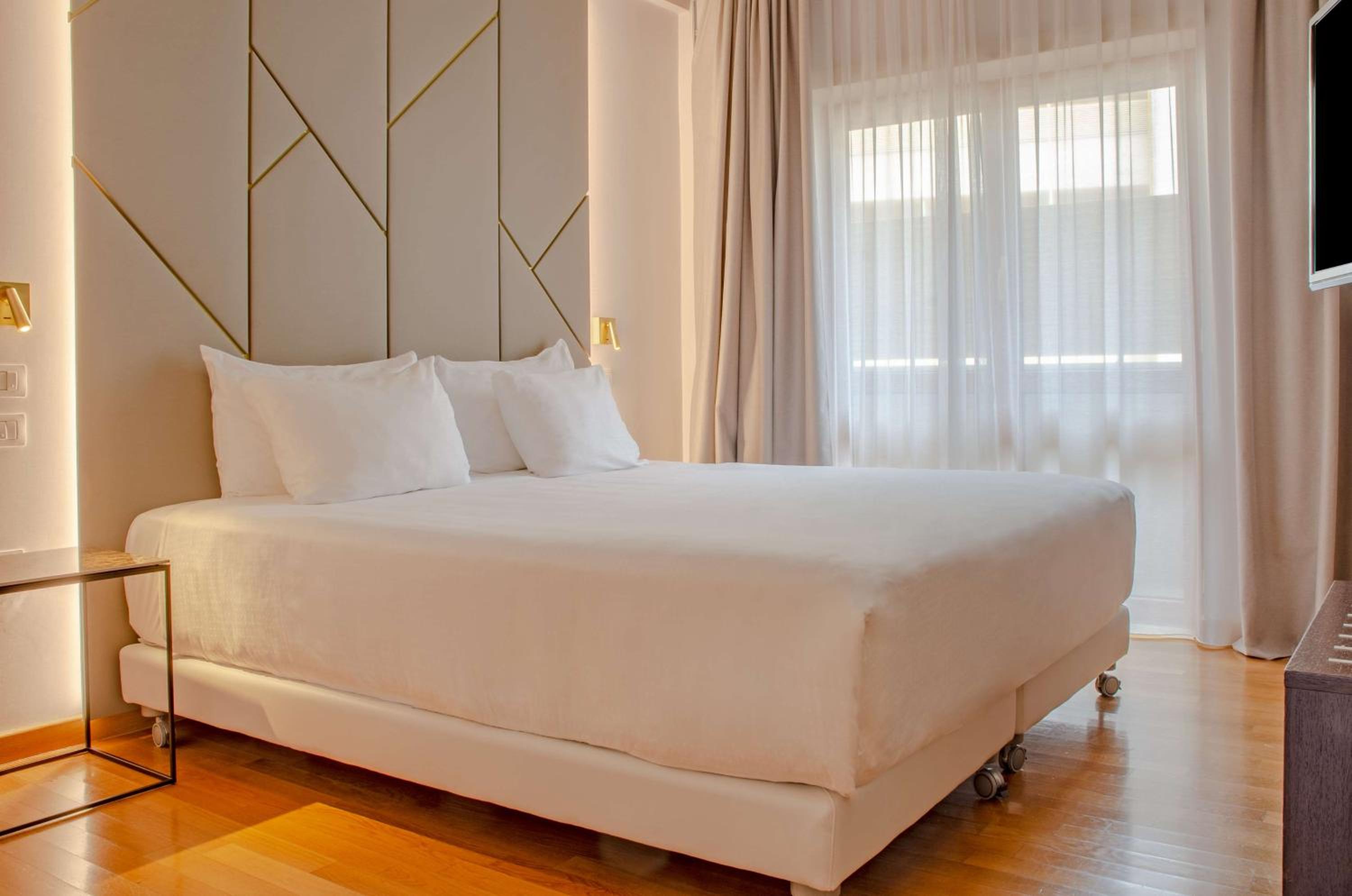 Family Adjoining Room (4 Adults)