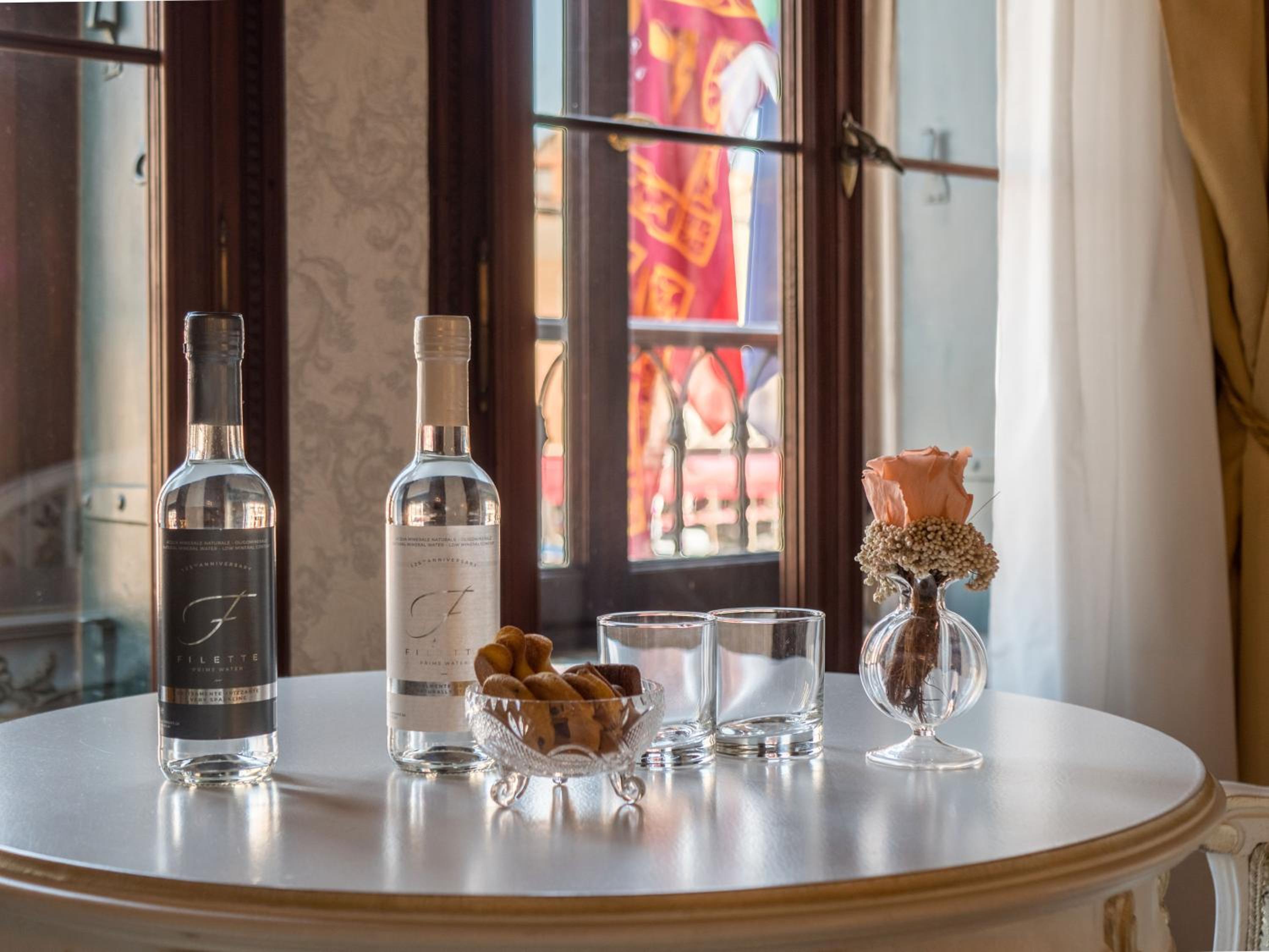 Junior Suite with Grand Canal View