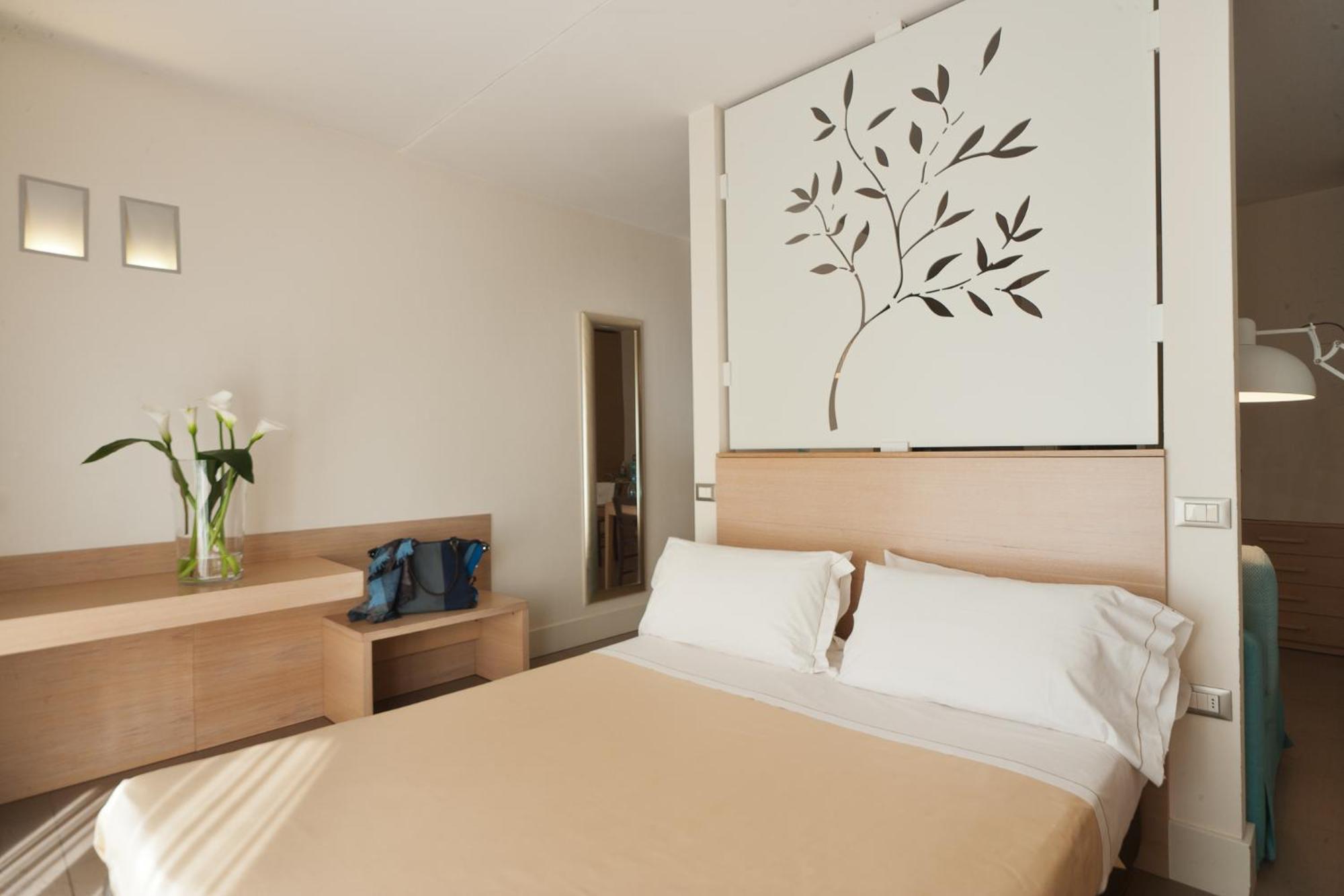 Junior Suite with Lateral Sea View