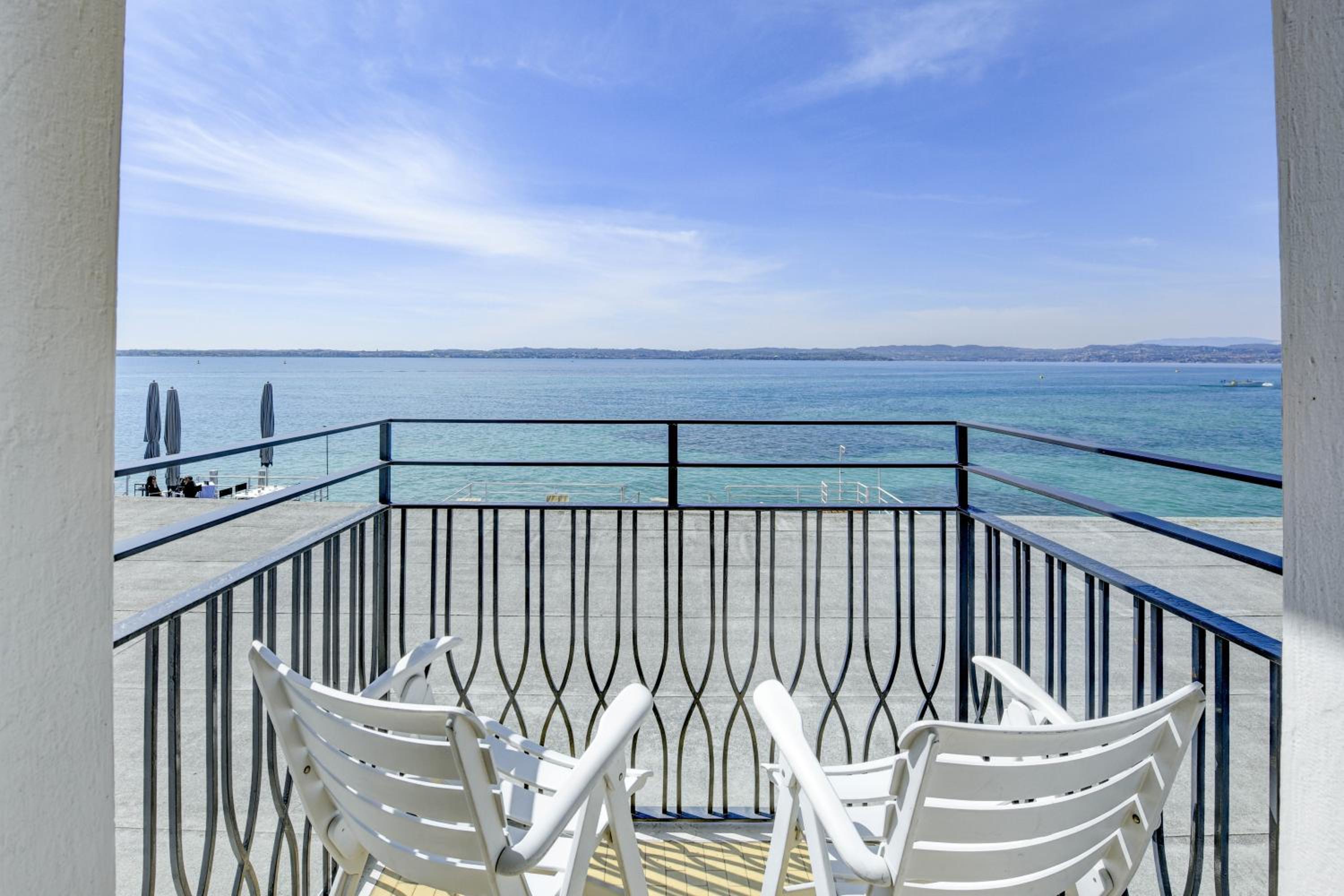 Deluxe Double Room with Lake View