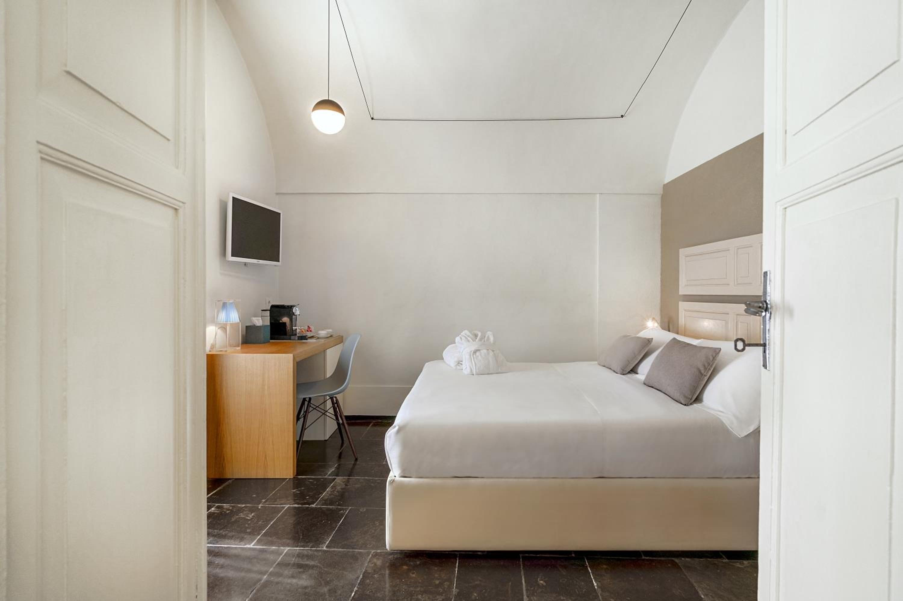 Queen Suite with Spa Bath