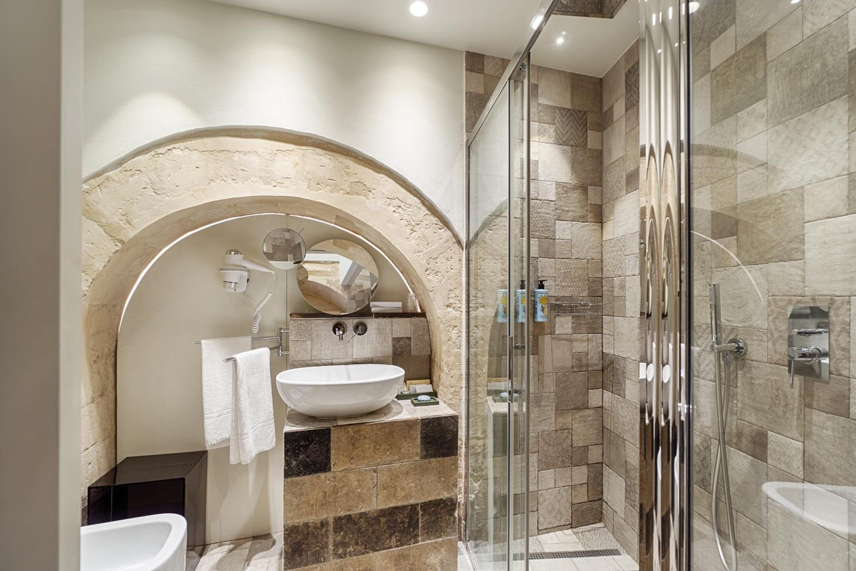 Queen Suite with Spa Bath