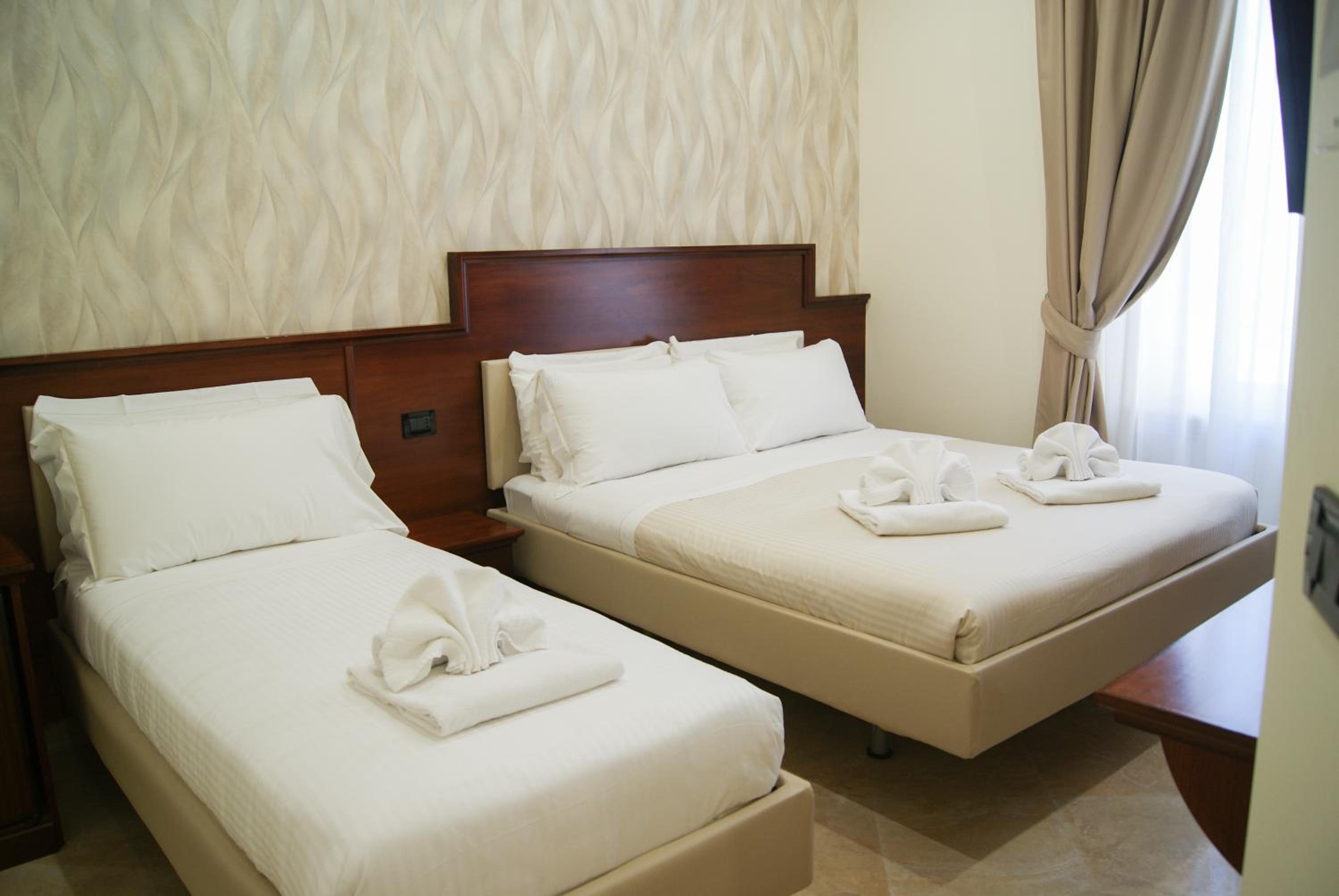 Deluxe Triple Room