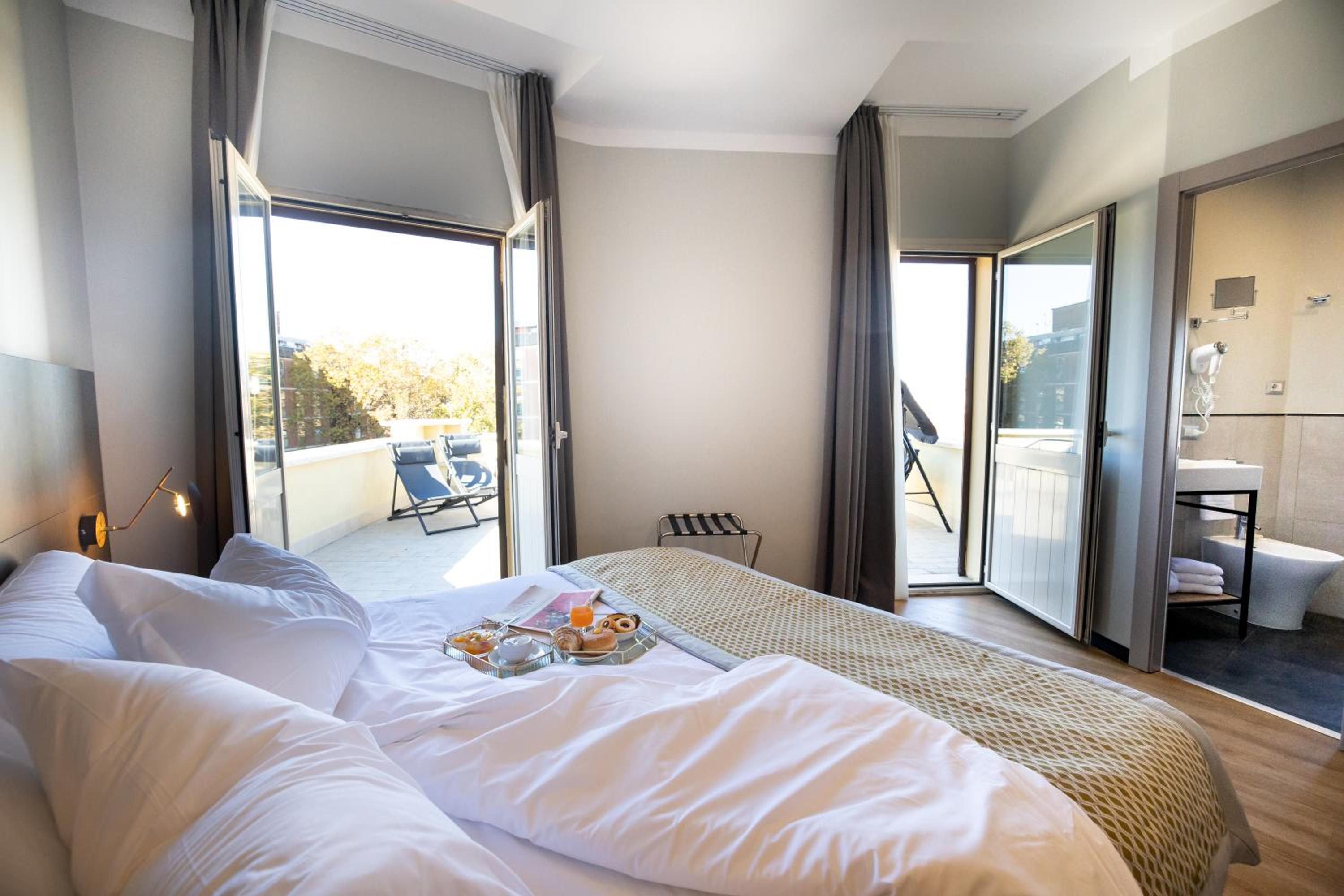 Deluxe Triple Room with Terrace