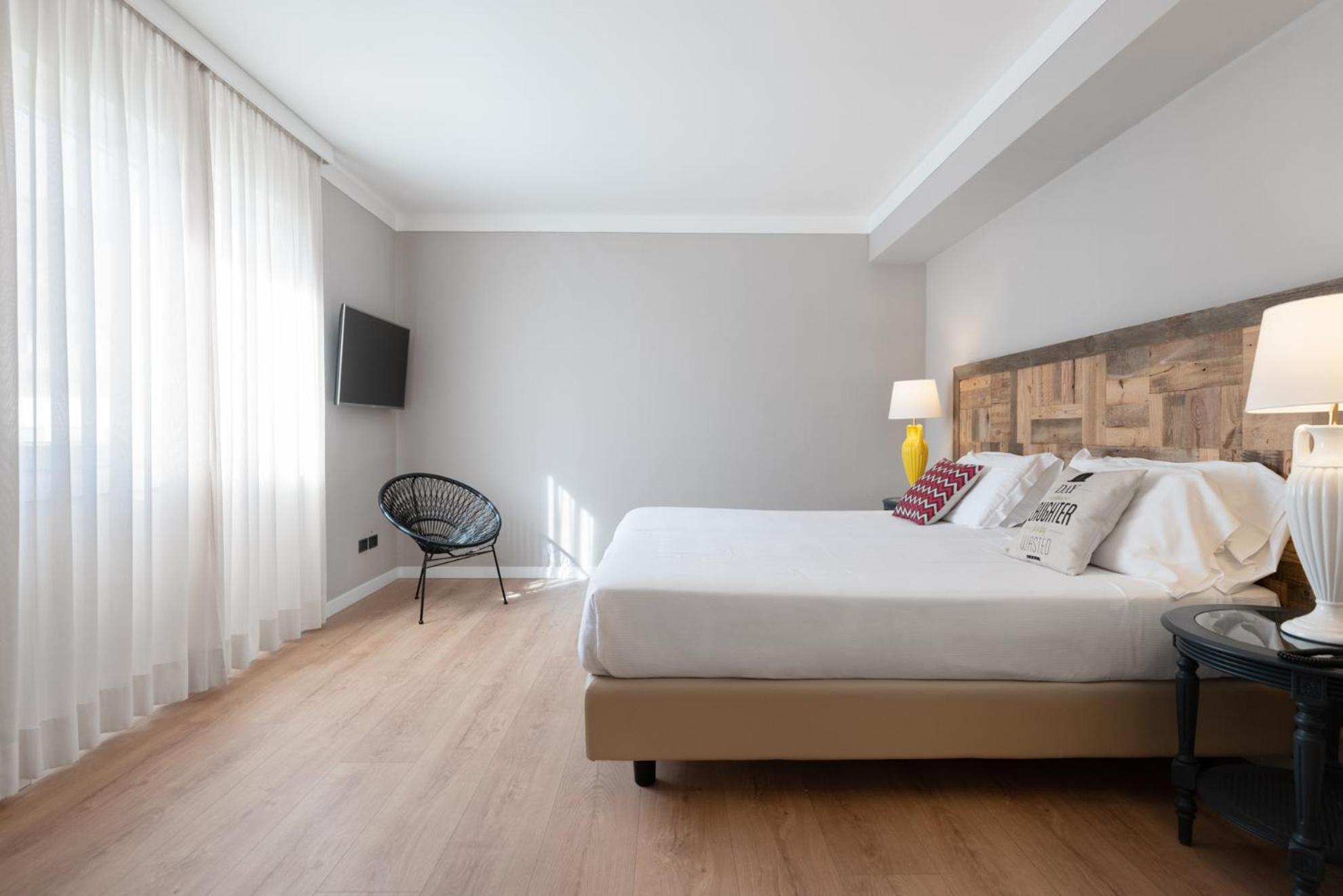 Family Room (2 Adults + 1 Child)