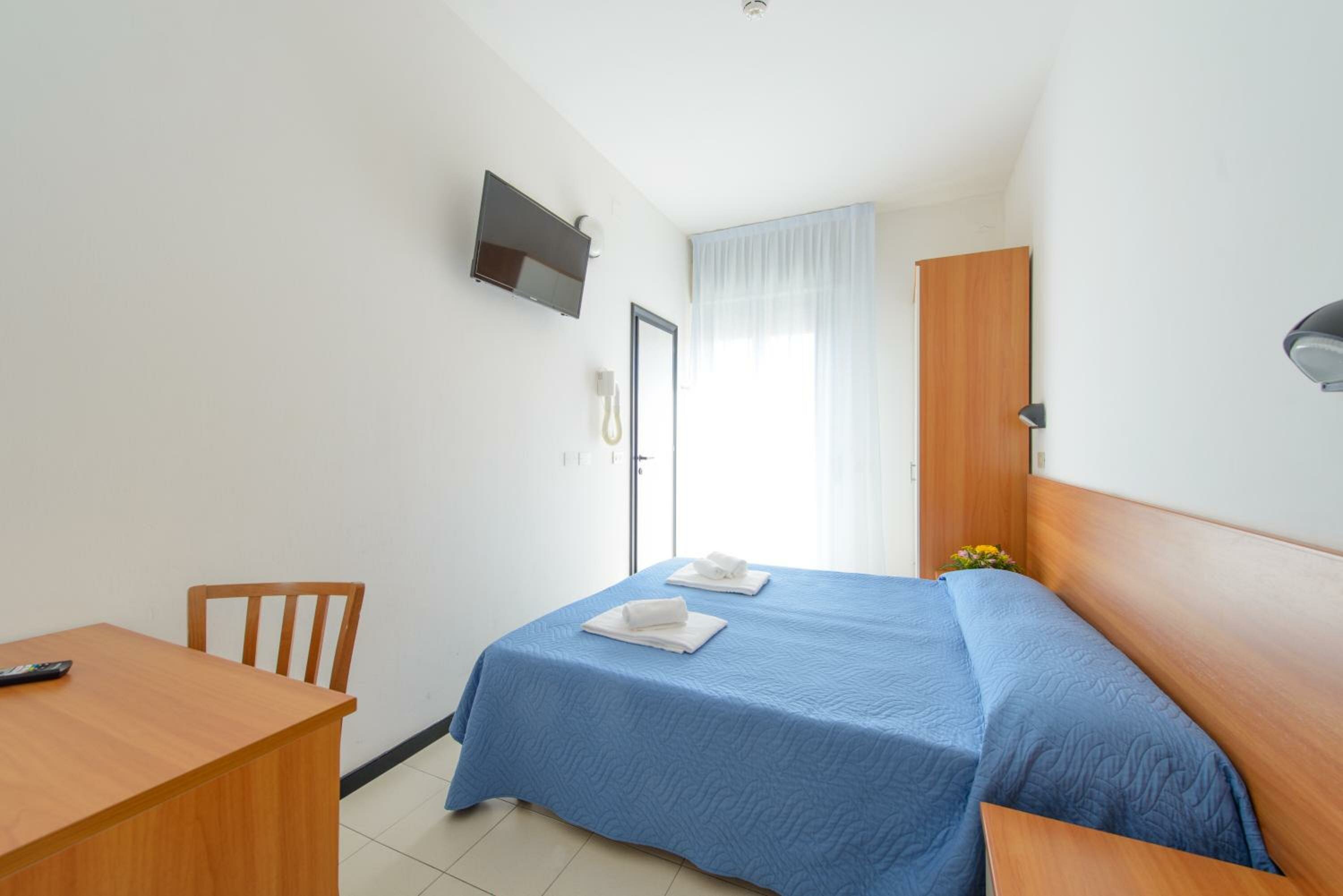 Classic Double Room with Balcony and Partial Sea View