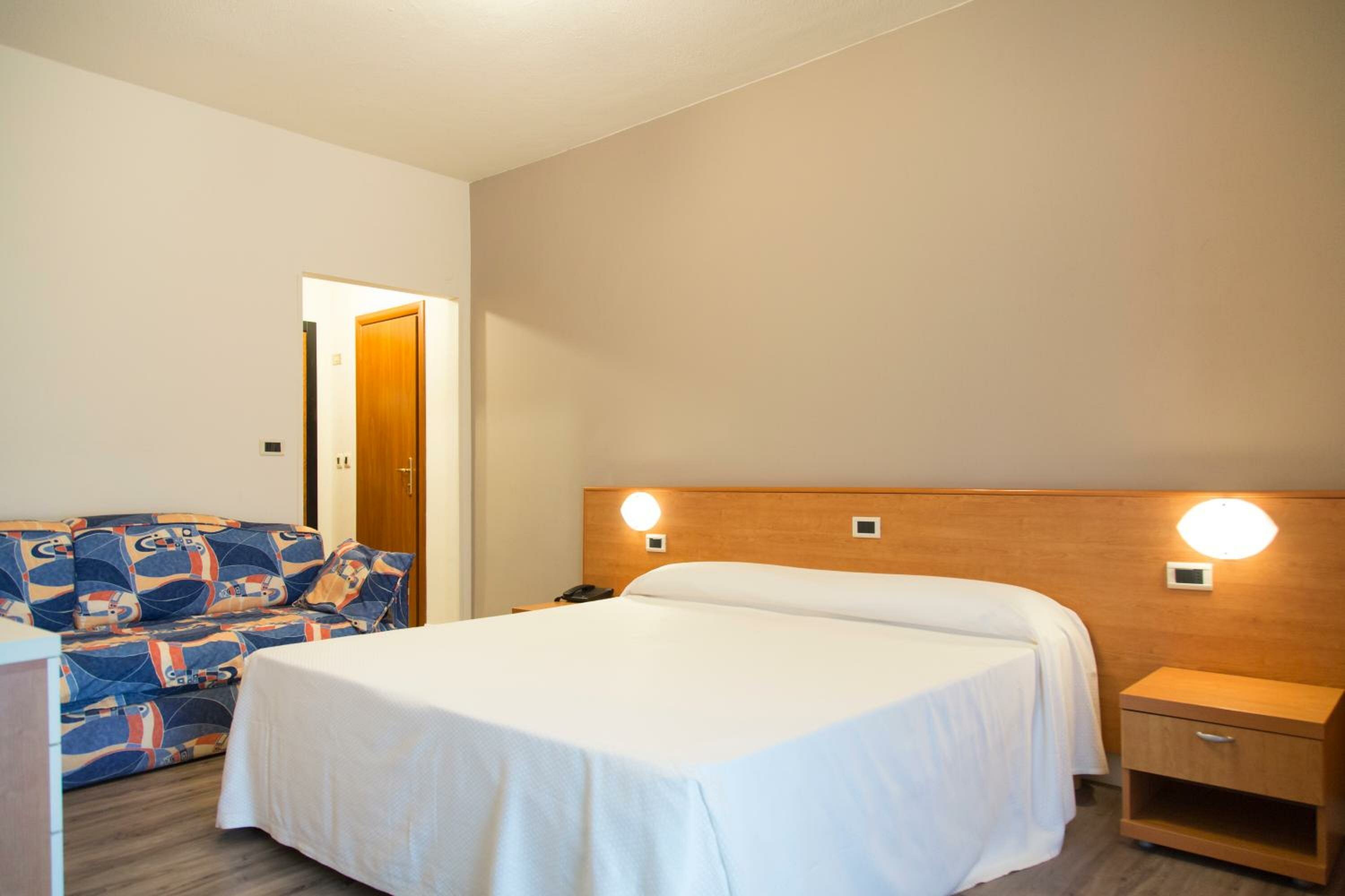 Standard Quadruple Room with Lake View