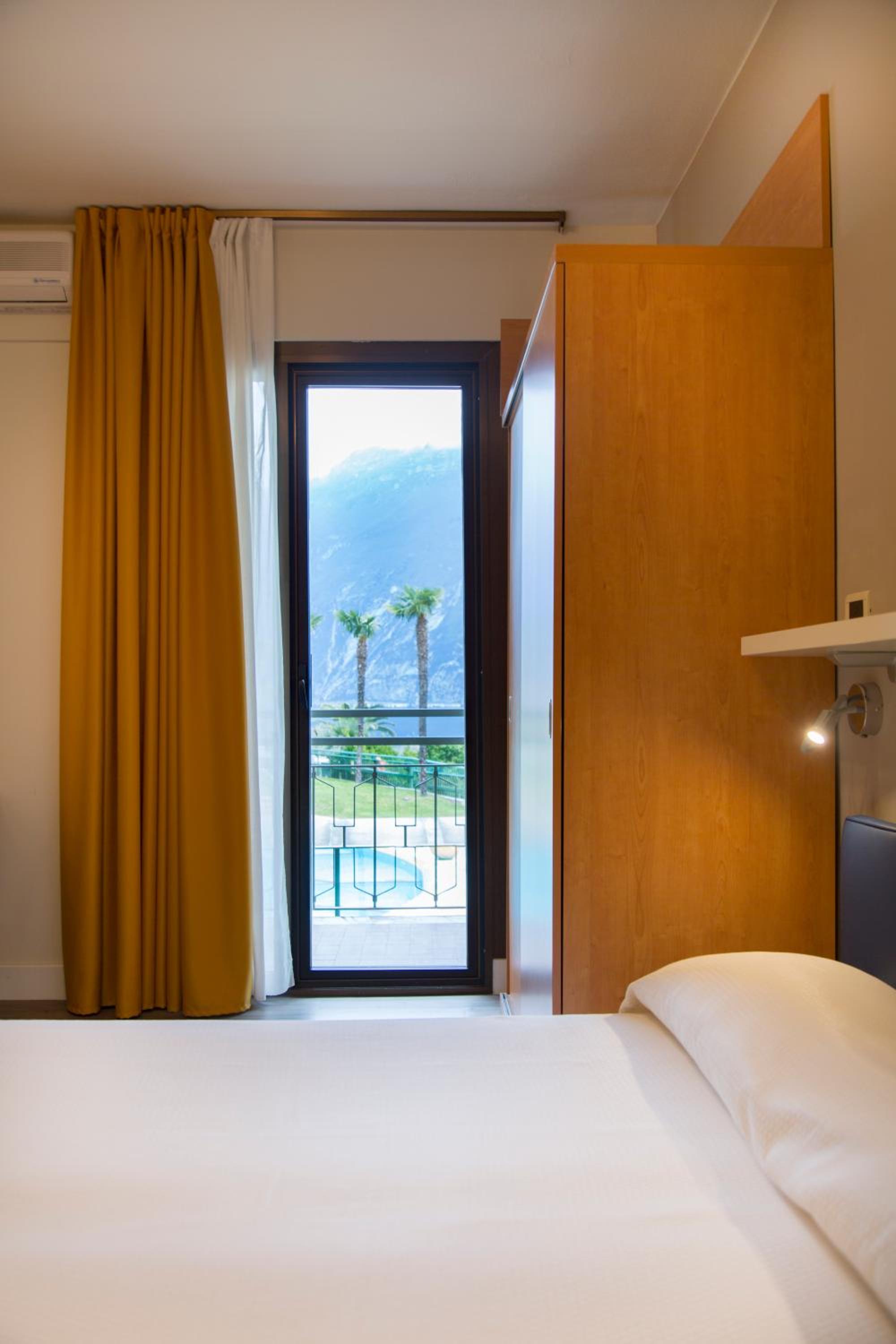 Standard Triple Room with Lake View